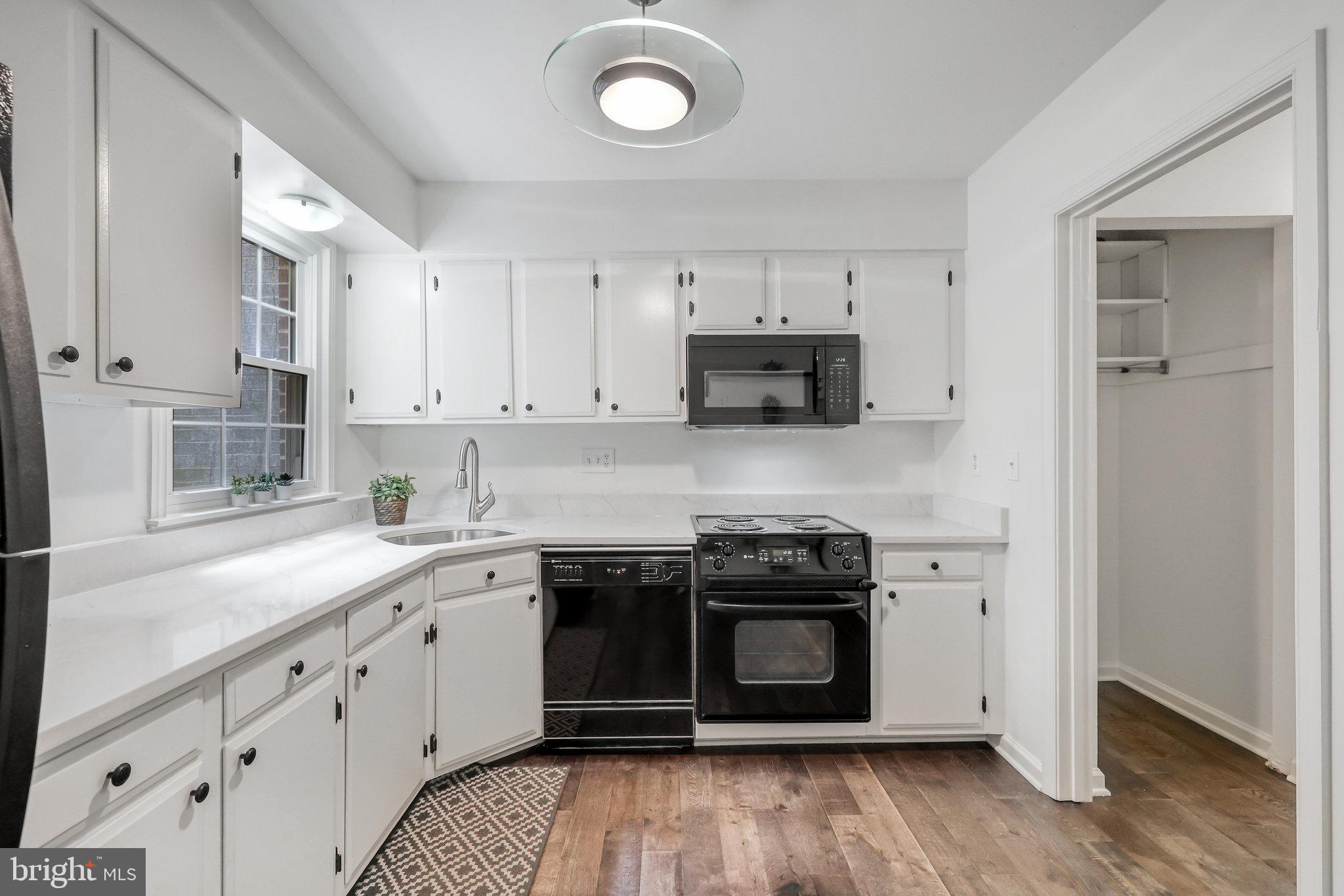 STRATHMEADE SQUARE - Residential