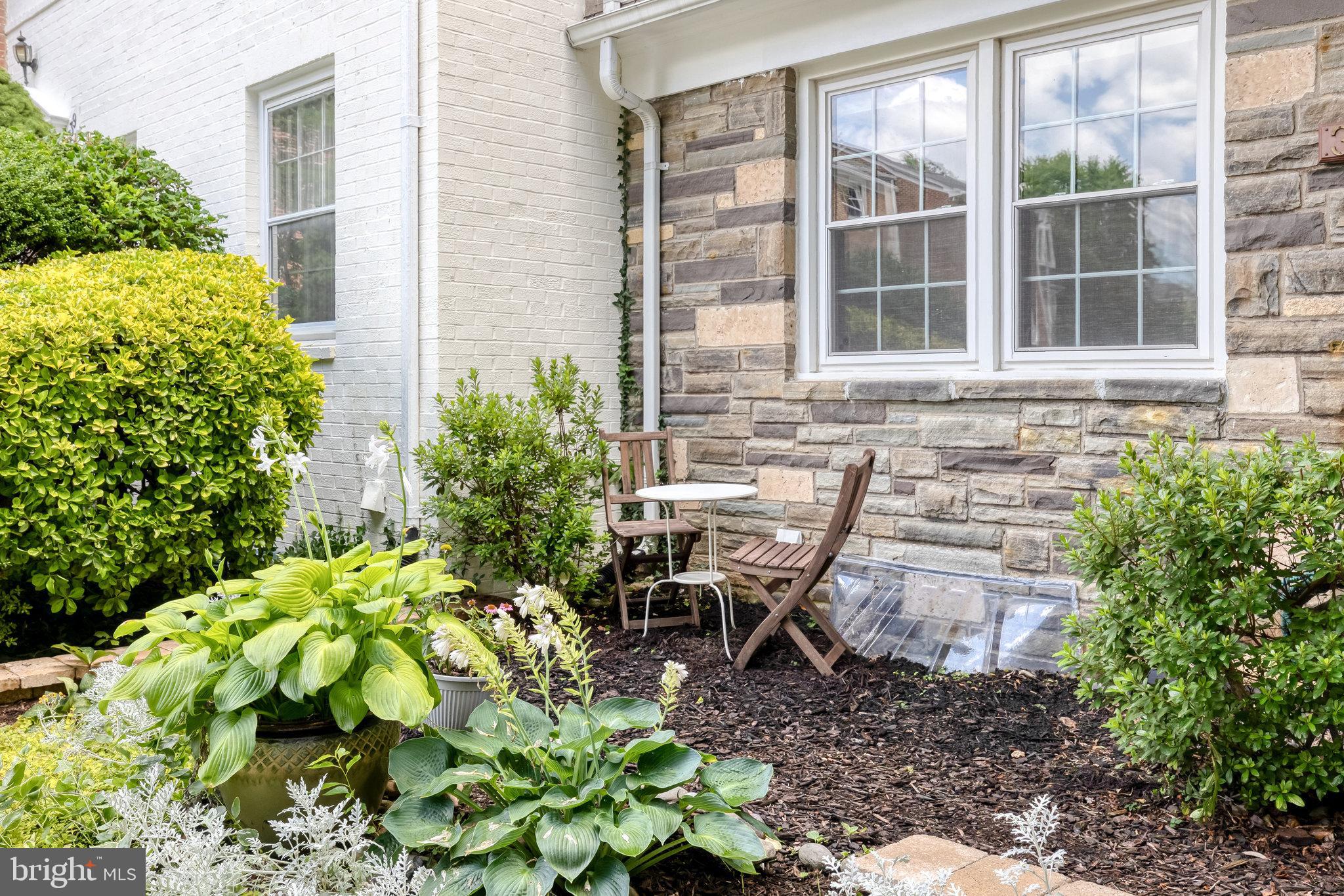 STRATHMEADE SQUARE - Residential