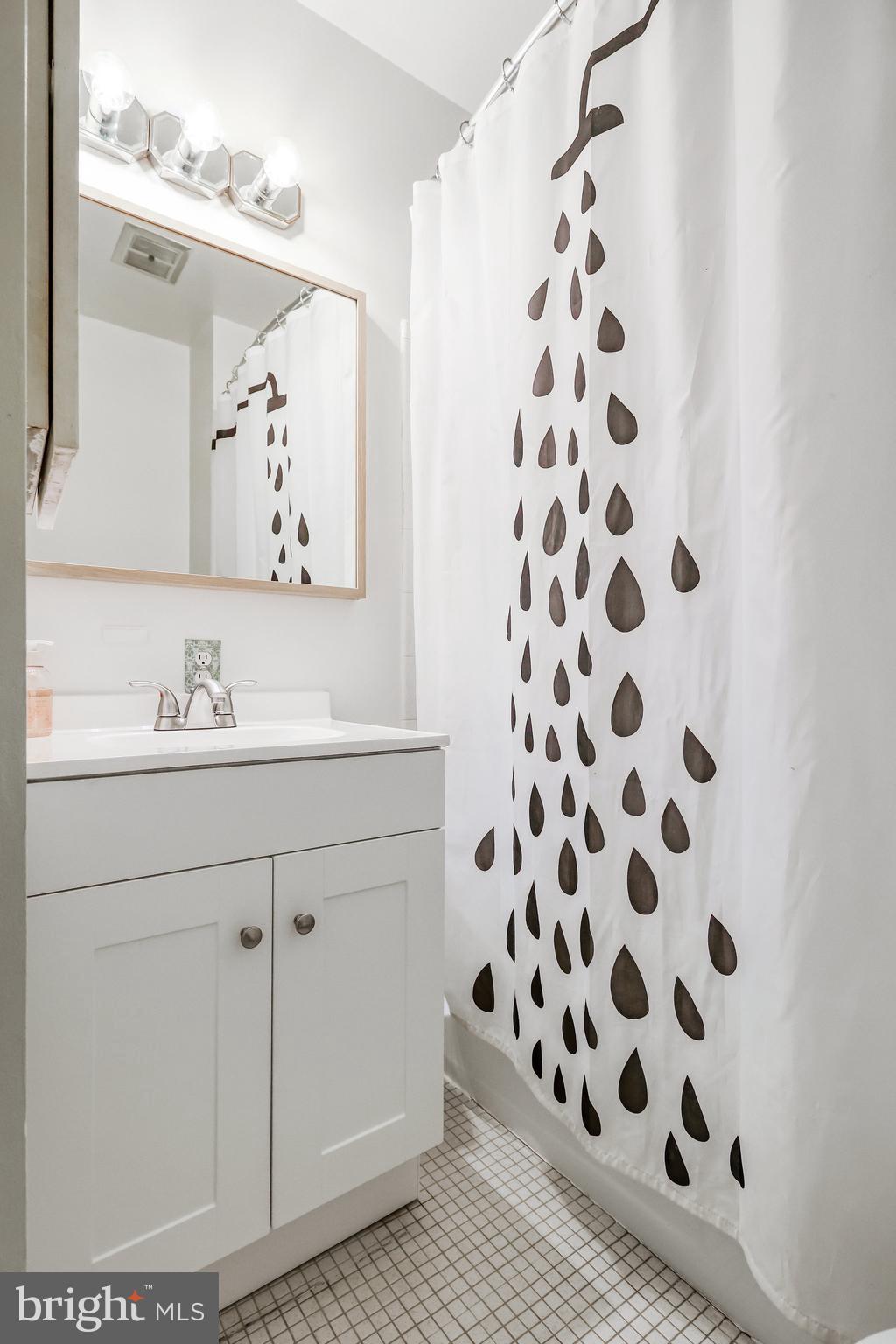 STRATHMEADE SQUARE - Residential