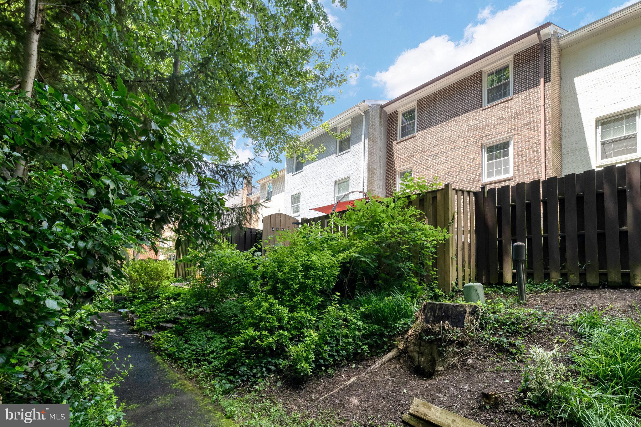 STRATHMEADE SQUARE - Residential