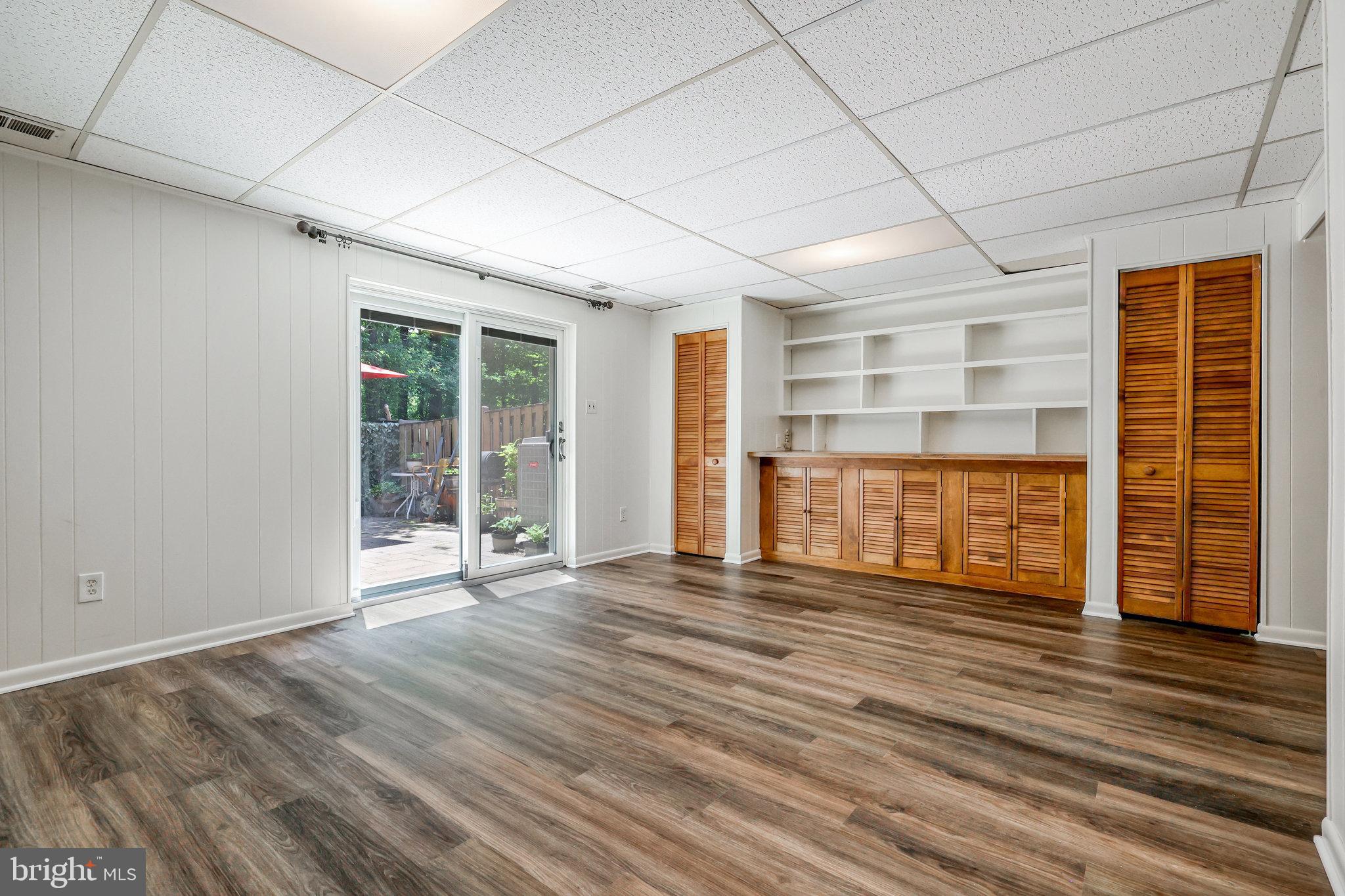 STRATHMEADE SQUARE - Residential