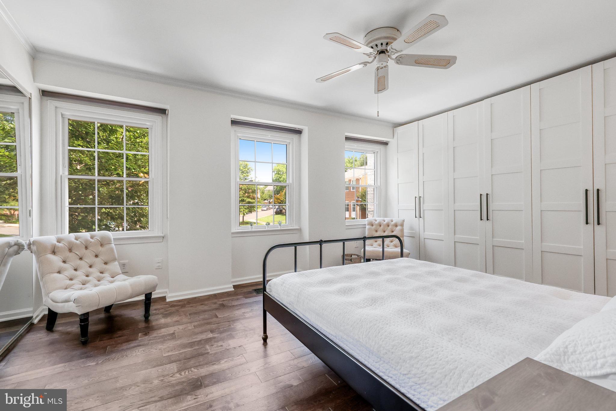 STRATHMEADE SQUARE - Residential