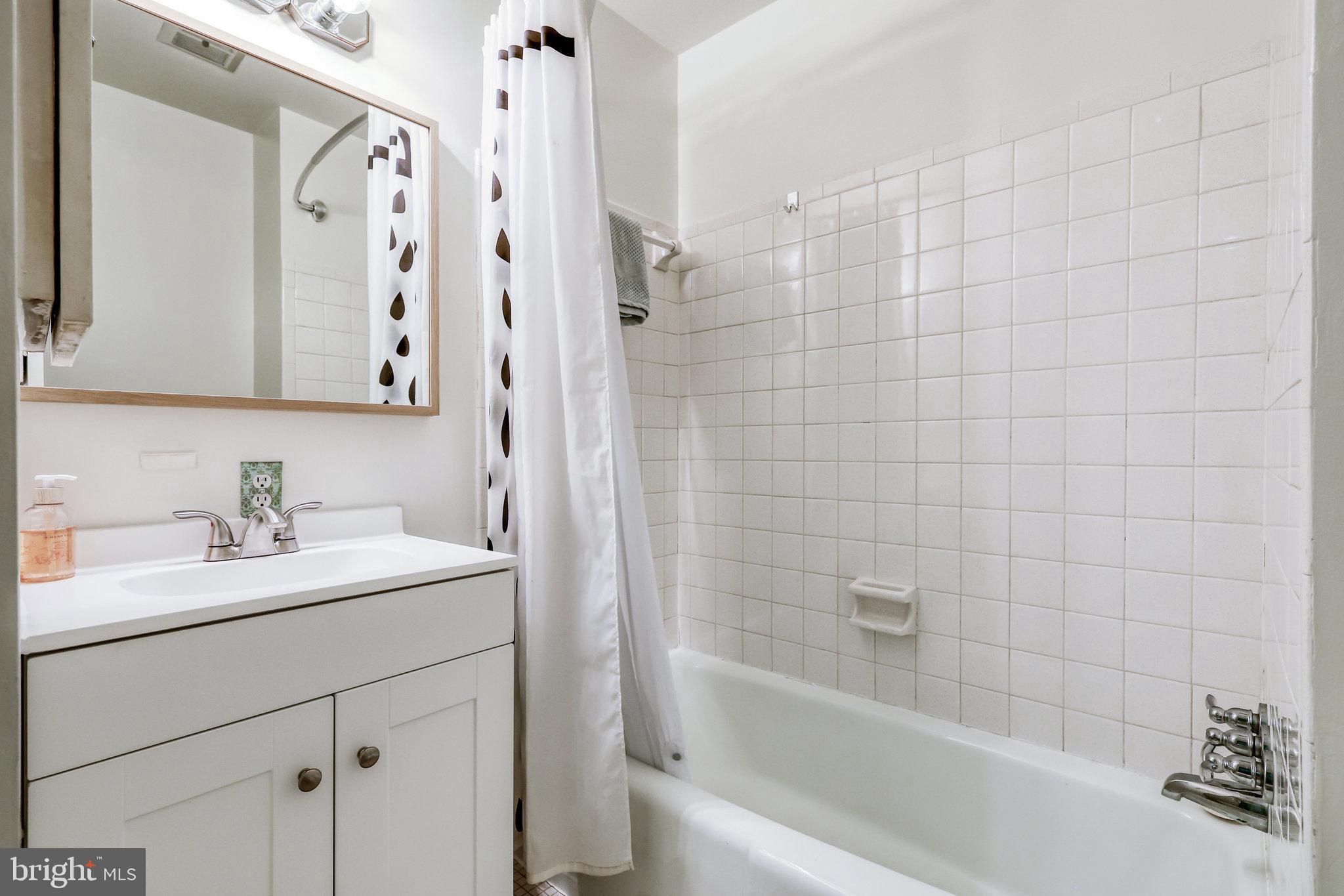 STRATHMEADE SQUARE - Residential