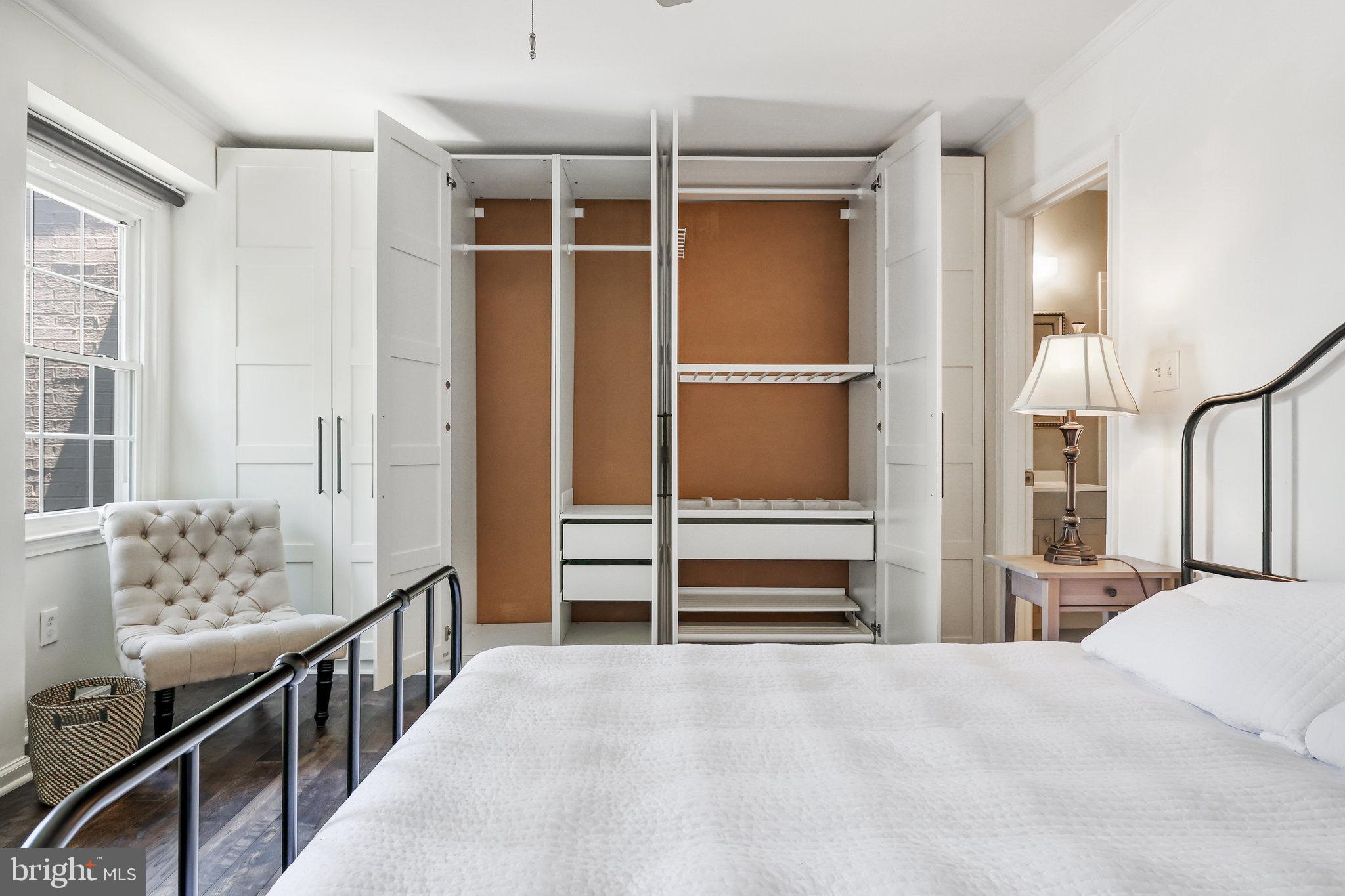 STRATHMEADE SQUARE - Residential