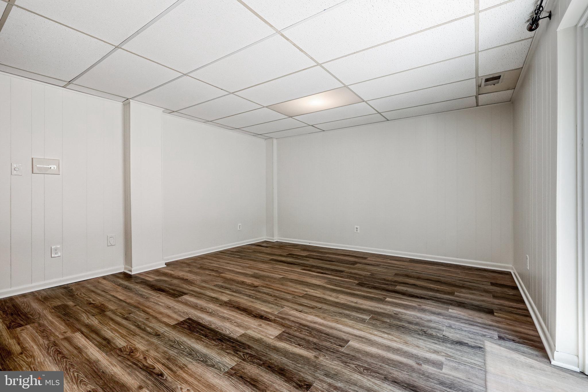 STRATHMEADE SQUARE - Residential