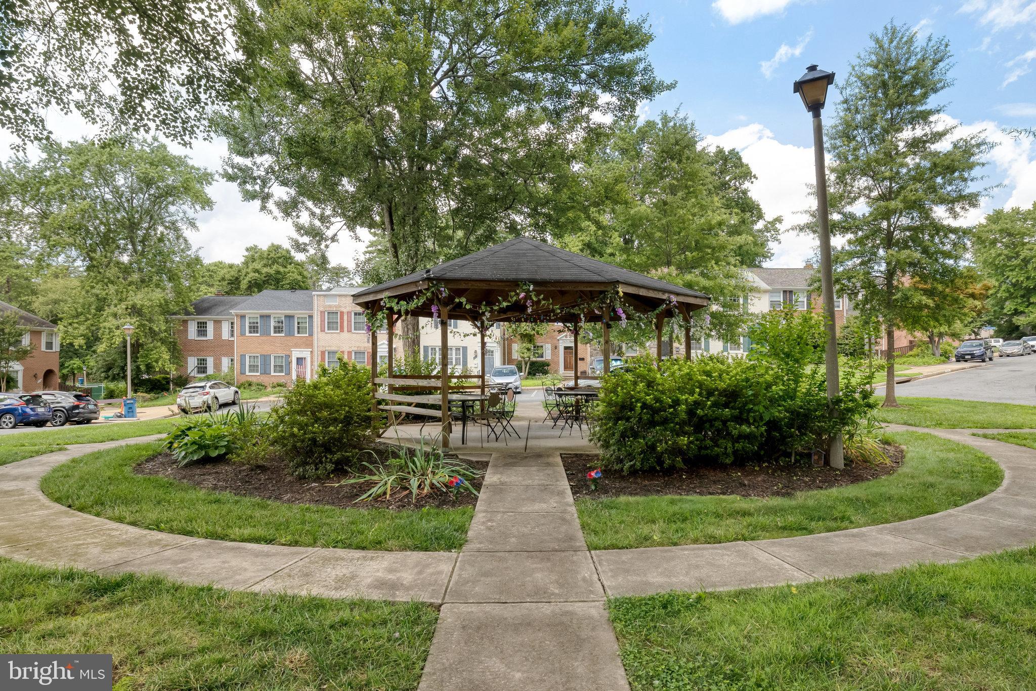 STRATHMEADE SQUARE - Residential