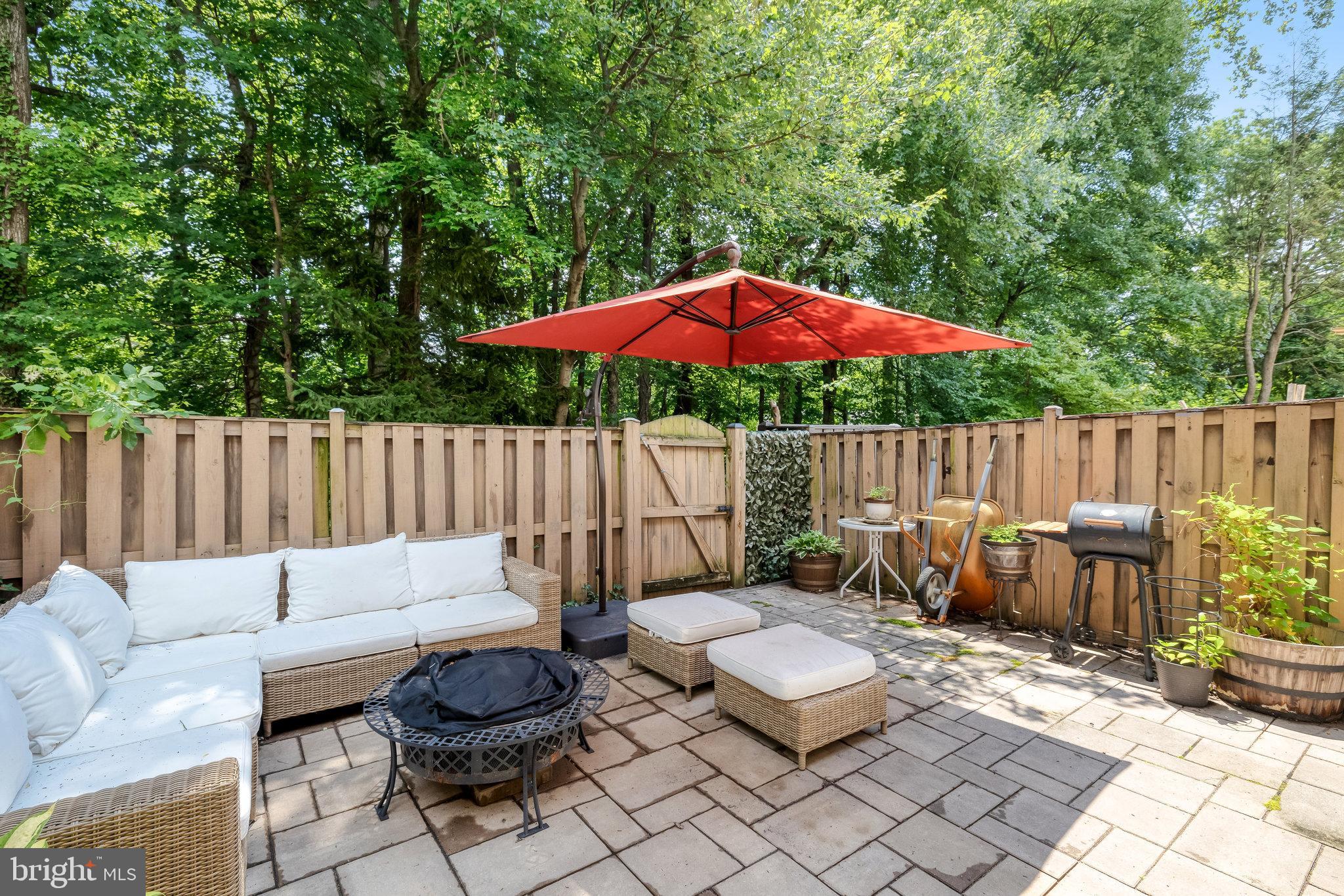 STRATHMEADE SQUARE - Residential