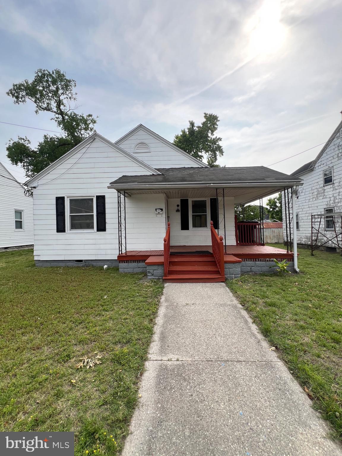 Great opportunity for investors or private buyers looking to make a home their own! This cozy 2-bedroom, 1-bath bungalow is full of potential and sits on a nicely sized lot within the city limits—offering easy access to shopping, dining, and other amenities.
The property features a functional layout, perfect for renovation or personal customization. With plenty of outdoor space and room to grow, this is an ideal project for someone with vision.
Don’t miss your chance to bring this hidden gem back to life. Schedule your tour today!