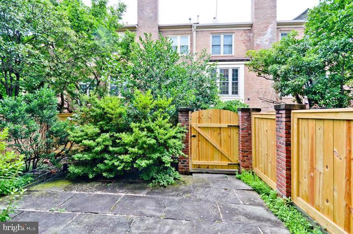 HAMPTON HILLS - Residential Lease