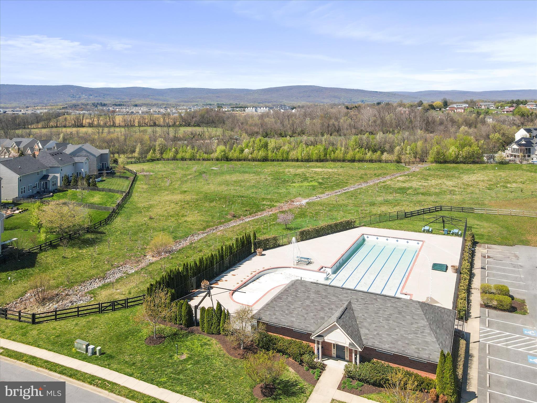 CLOVER RIDGE - Residential