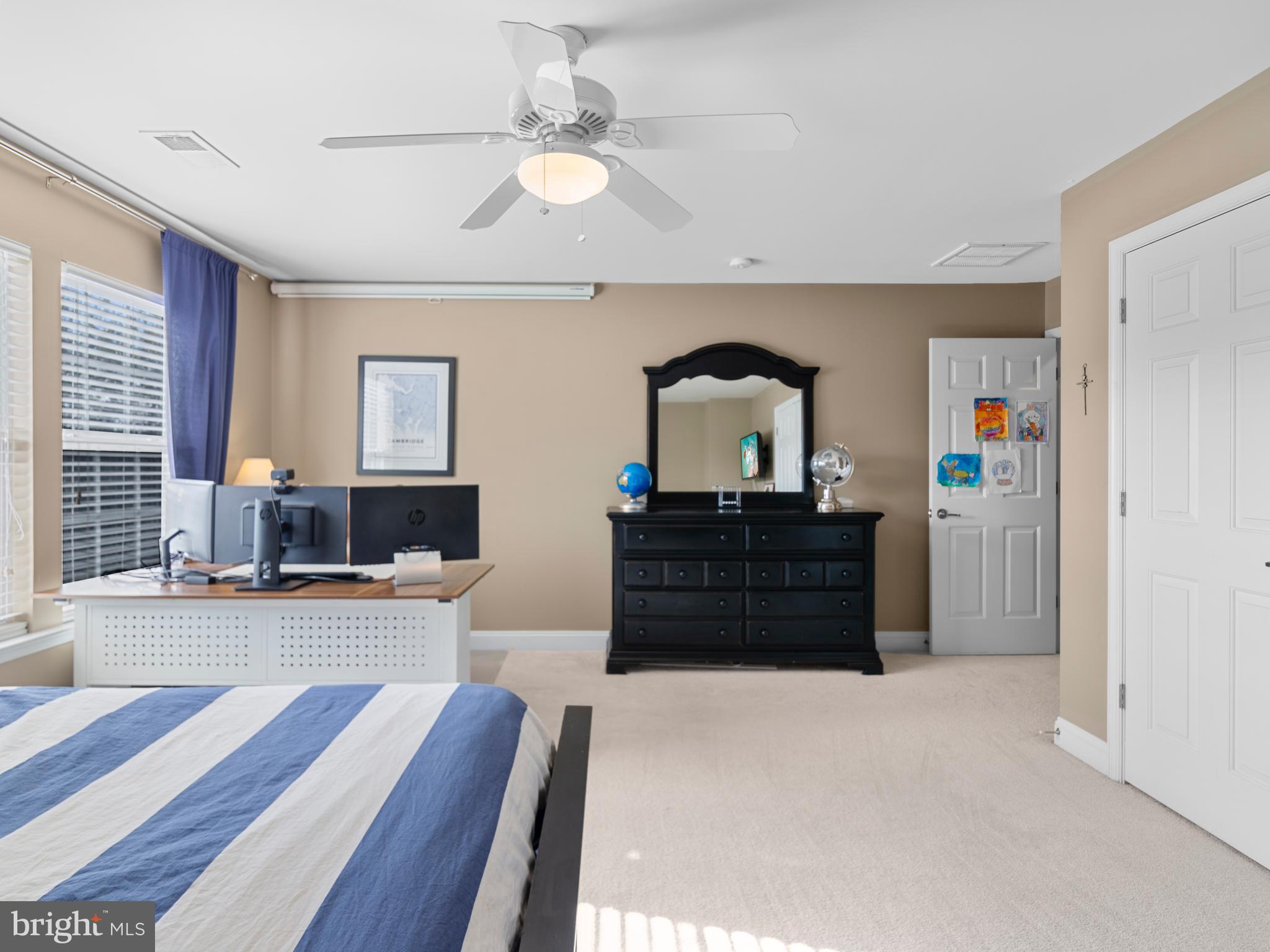 LONGBOAT ESTATES - Residential