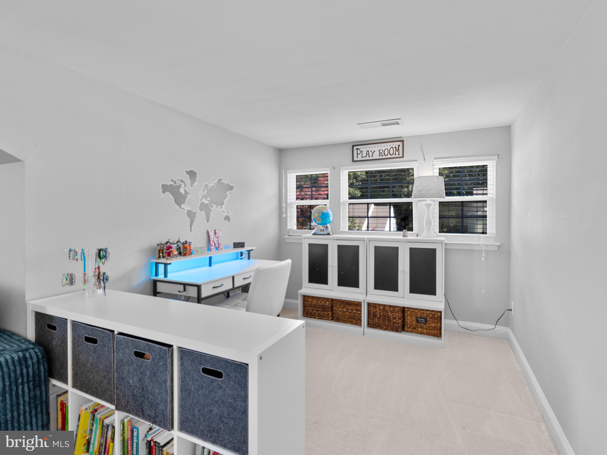 LONGBOAT ESTATES - Residential