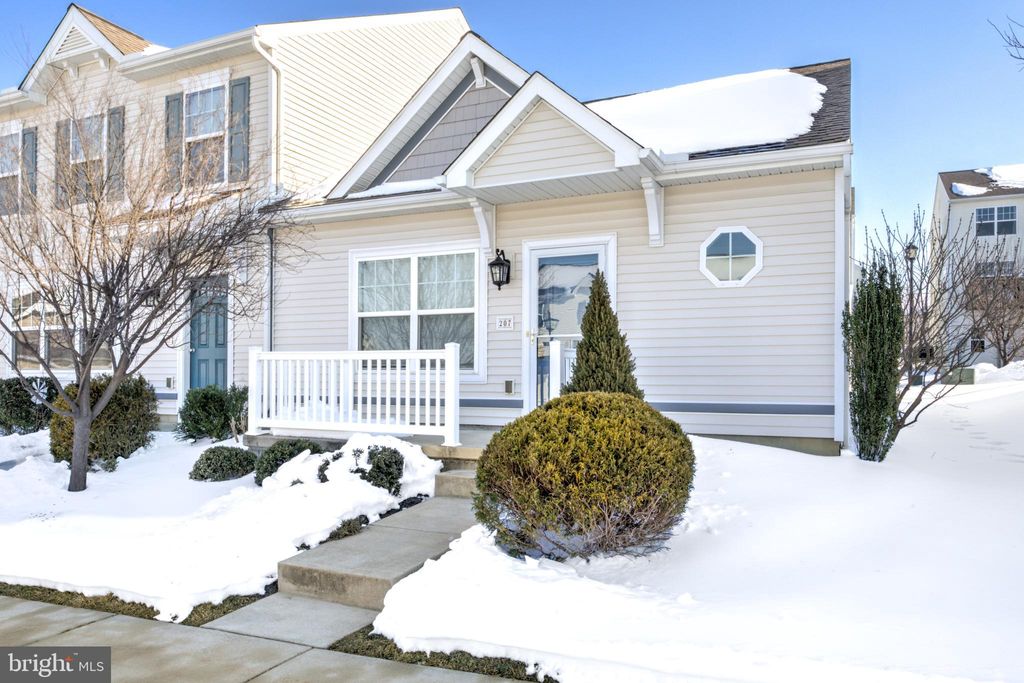 Photo of 207 Norbury Circle, WILLOW STREET, PA 17584 (MLS # PALA2082714)