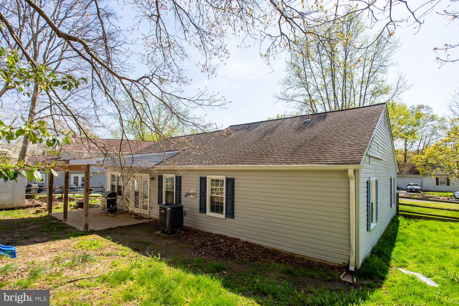 3525 SMOKE TREE COURT