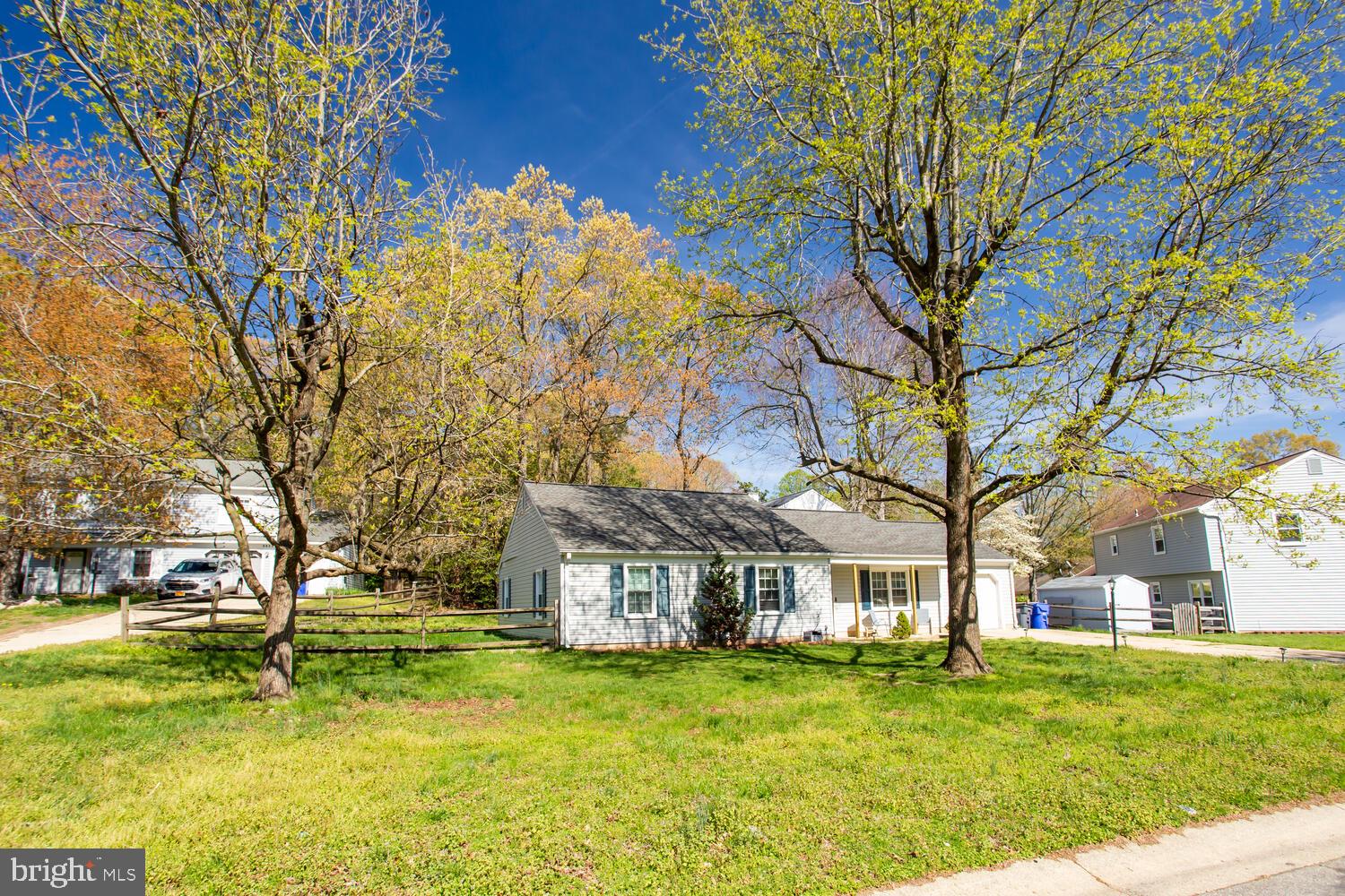 3525 SMOKE TREE COURT