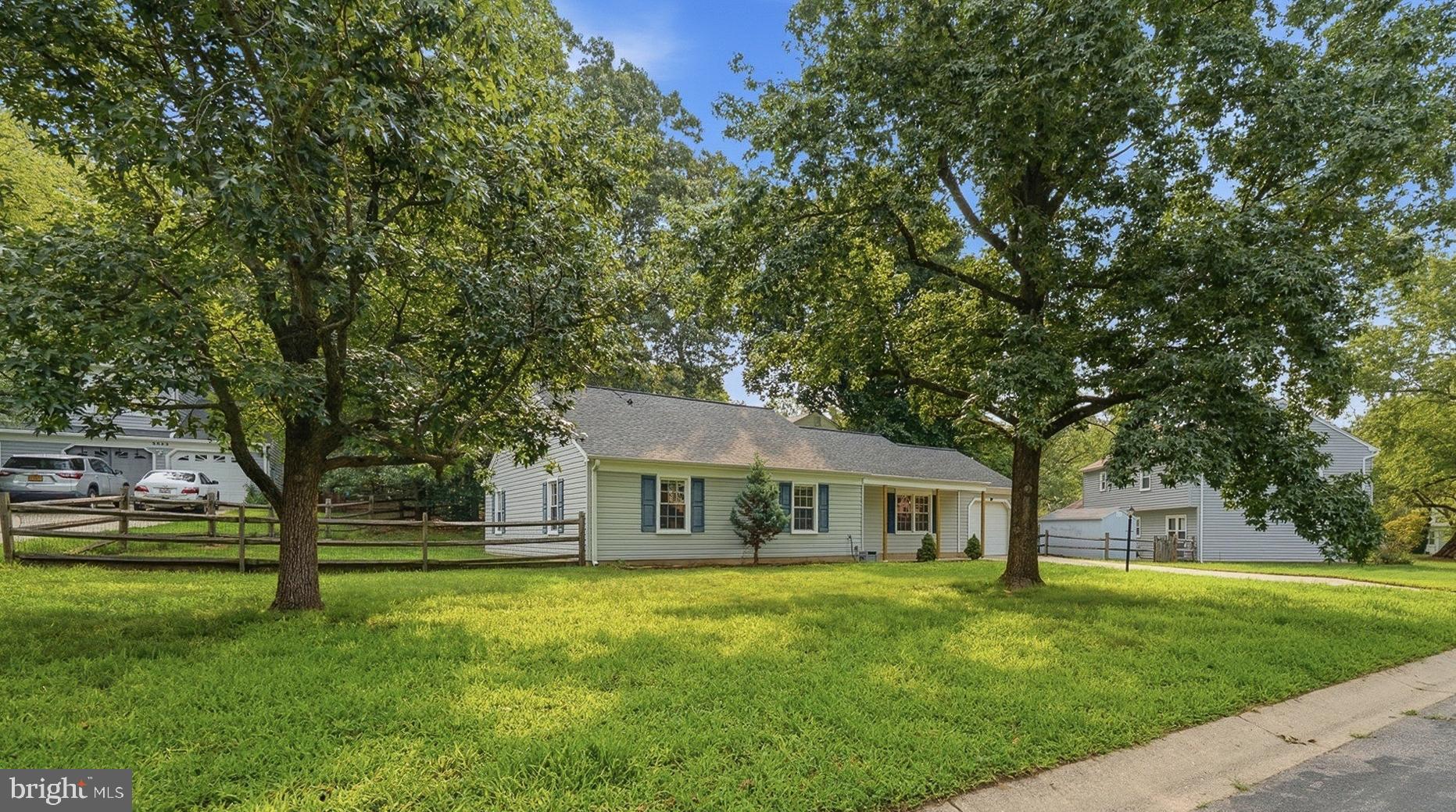 3525 SMOKE TREE COURT
