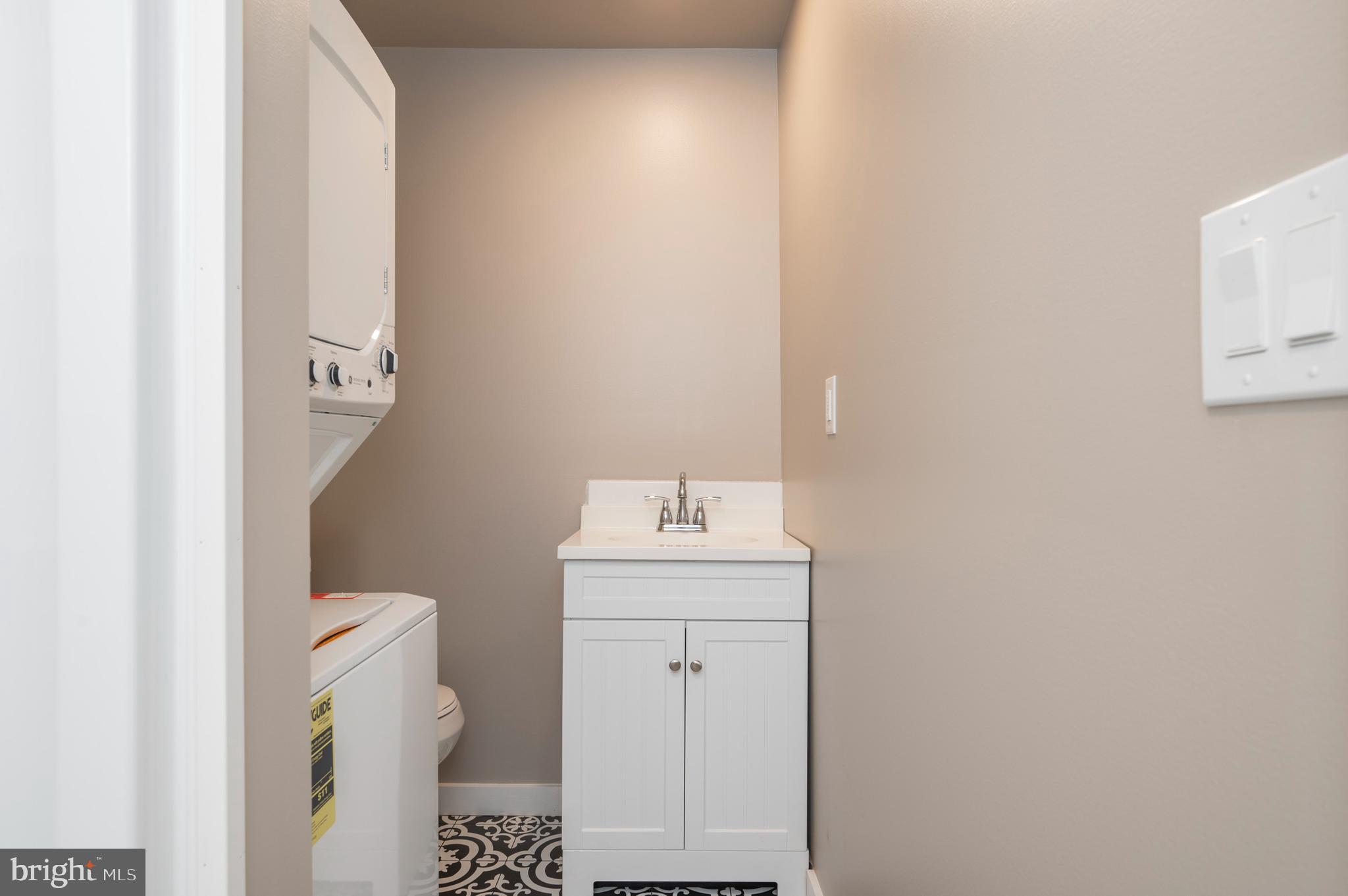 PORT RICHMOND - Residential Income