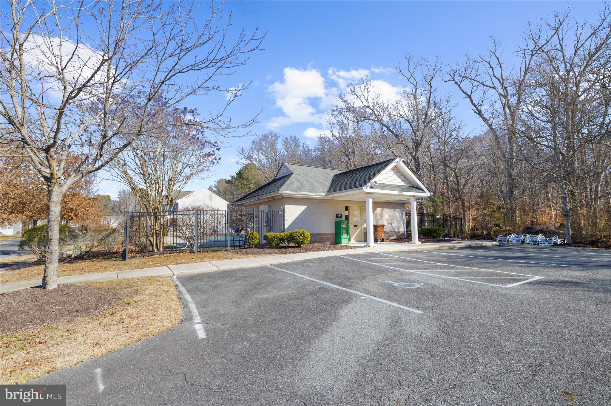 LONGBOAT ESTATES - Residential