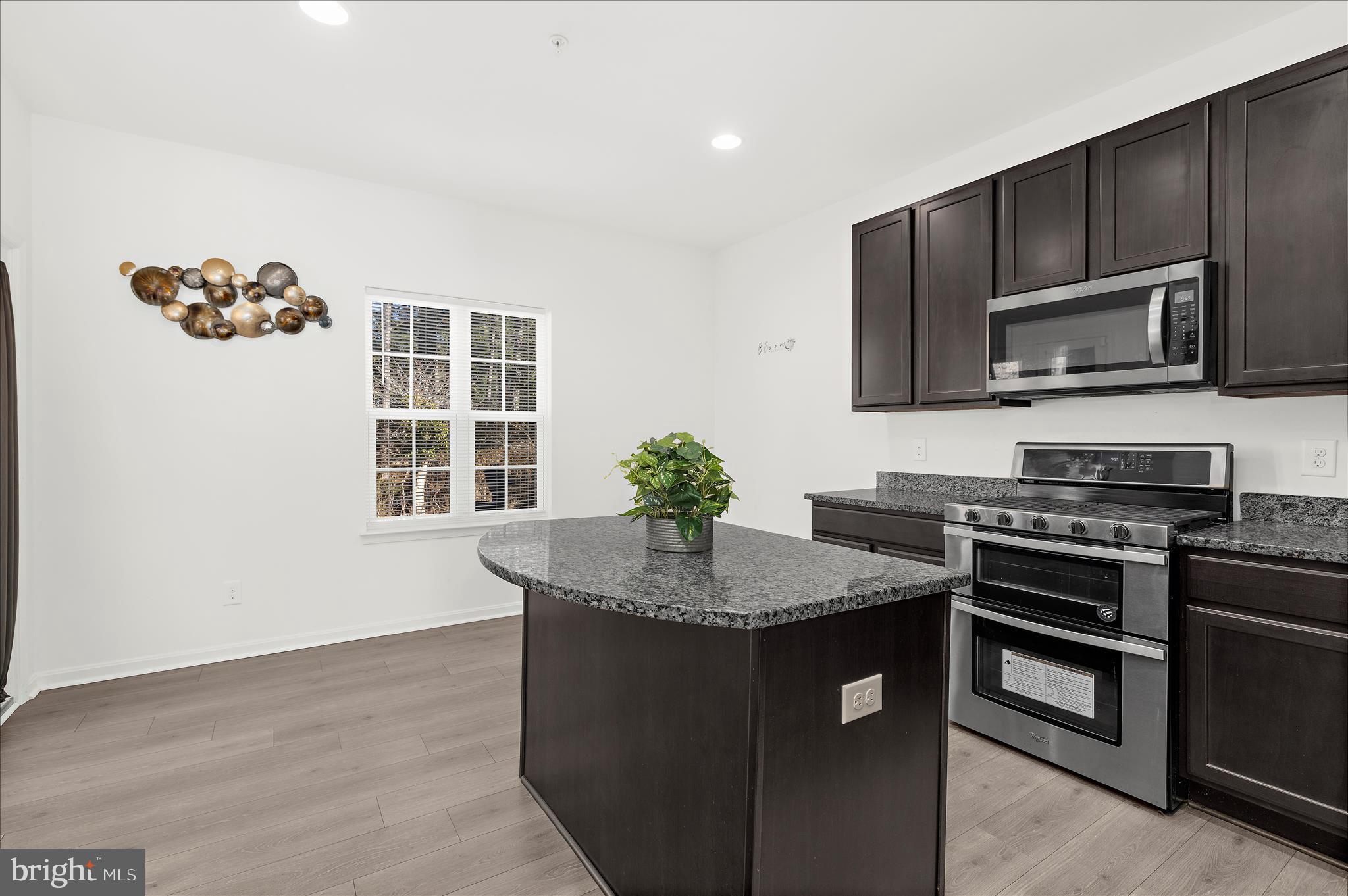 LONGBOAT ESTATES - Residential