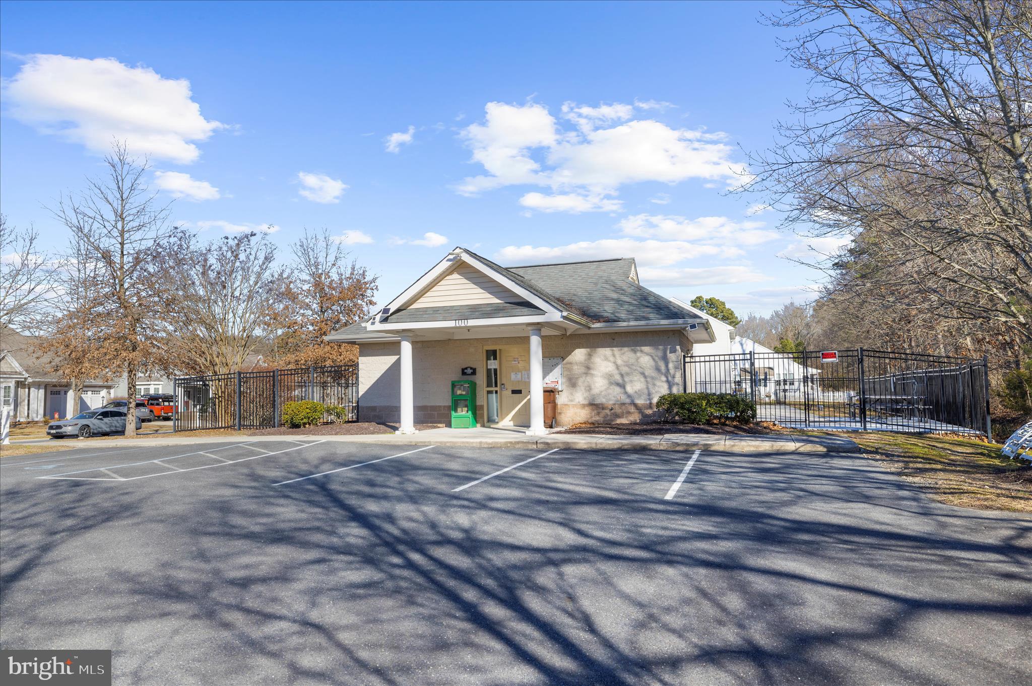 LONGBOAT ESTATES - Residential