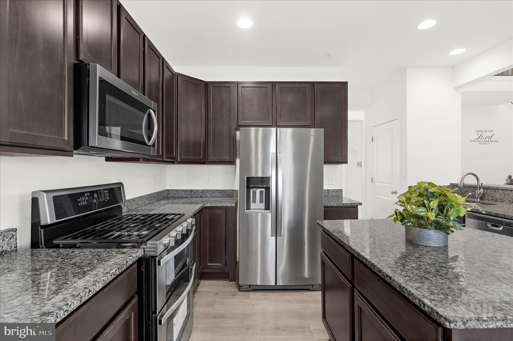 LONGBOAT ESTATES - Residential