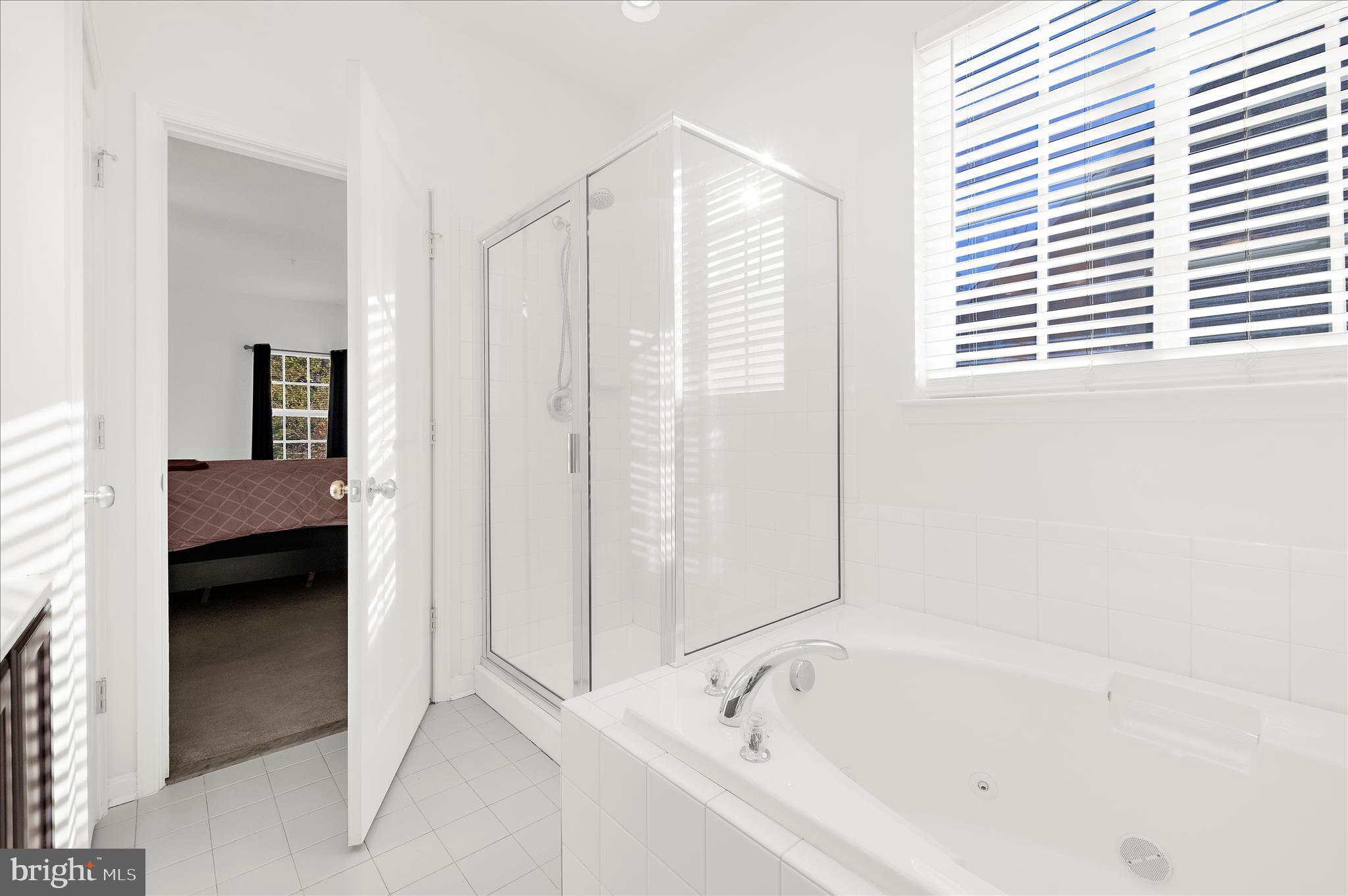 LONGBOAT ESTATES - Residential