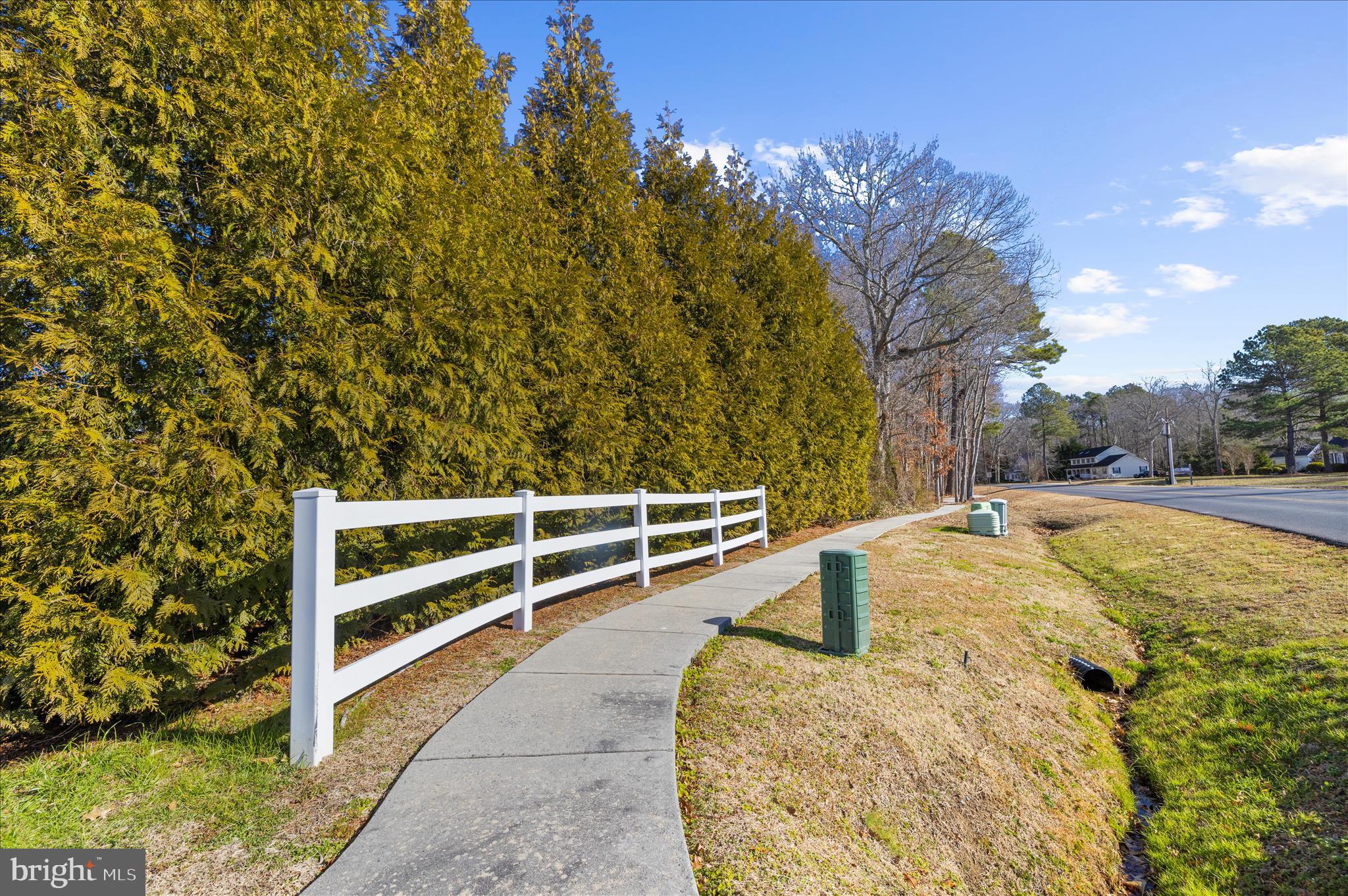 LONGBOAT ESTATES - Residential