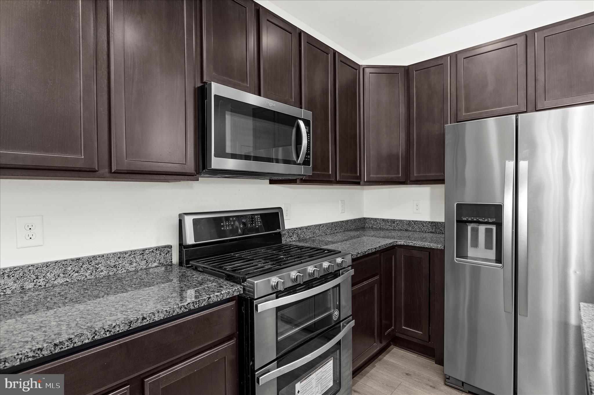 LONGBOAT ESTATES - Residential