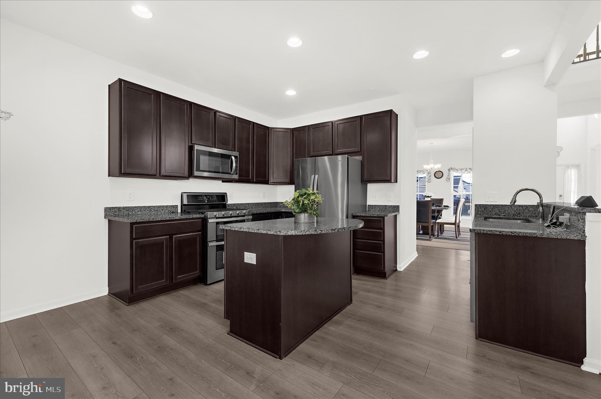 LONGBOAT ESTATES - Residential