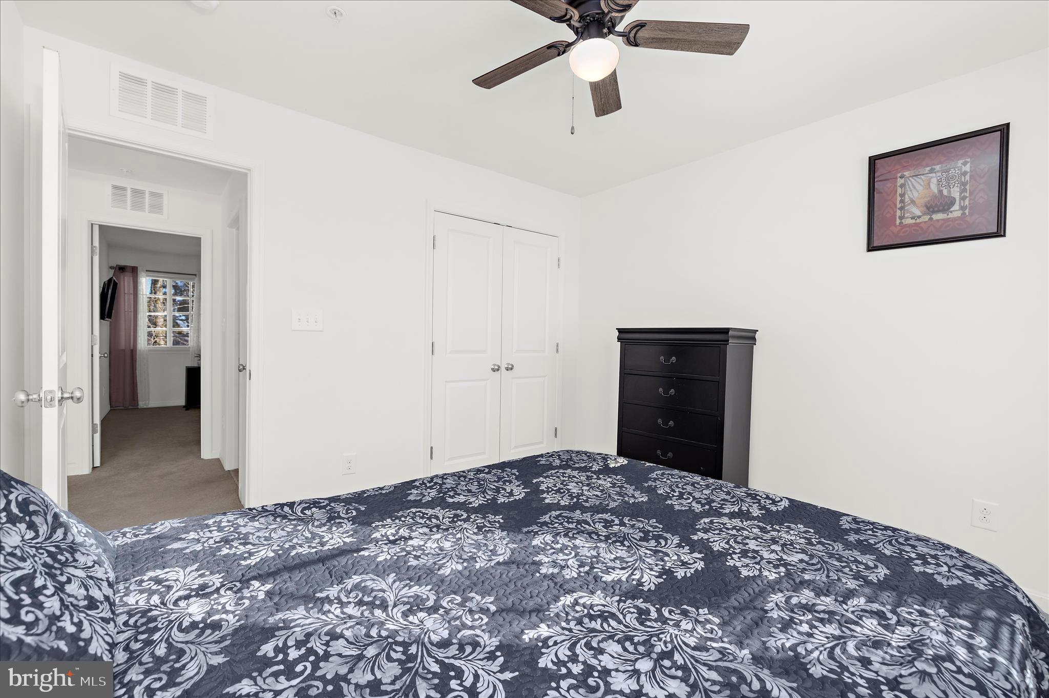 LONGBOAT ESTATES - Residential