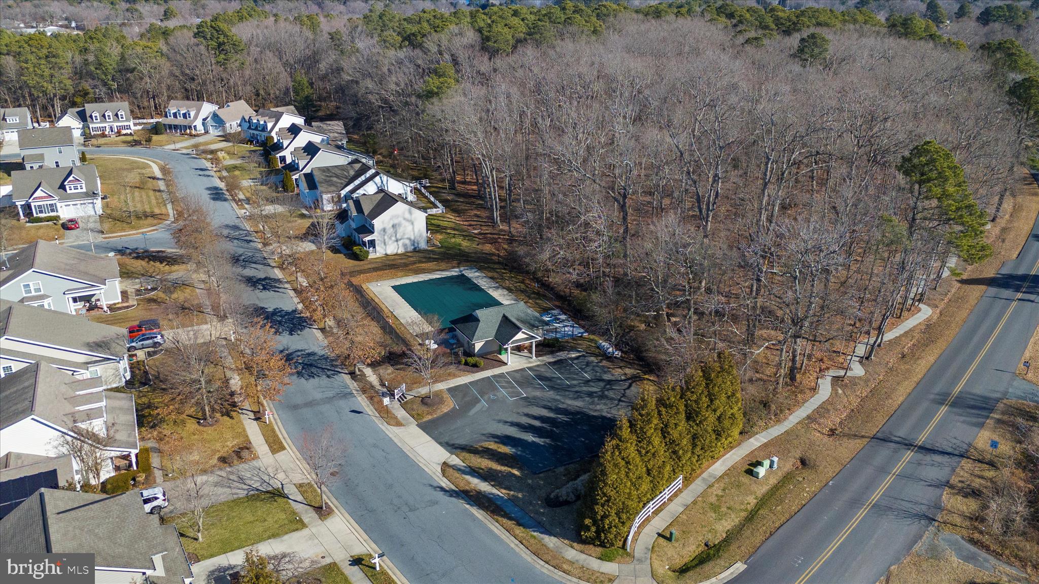 LONGBOAT ESTATES - Residential