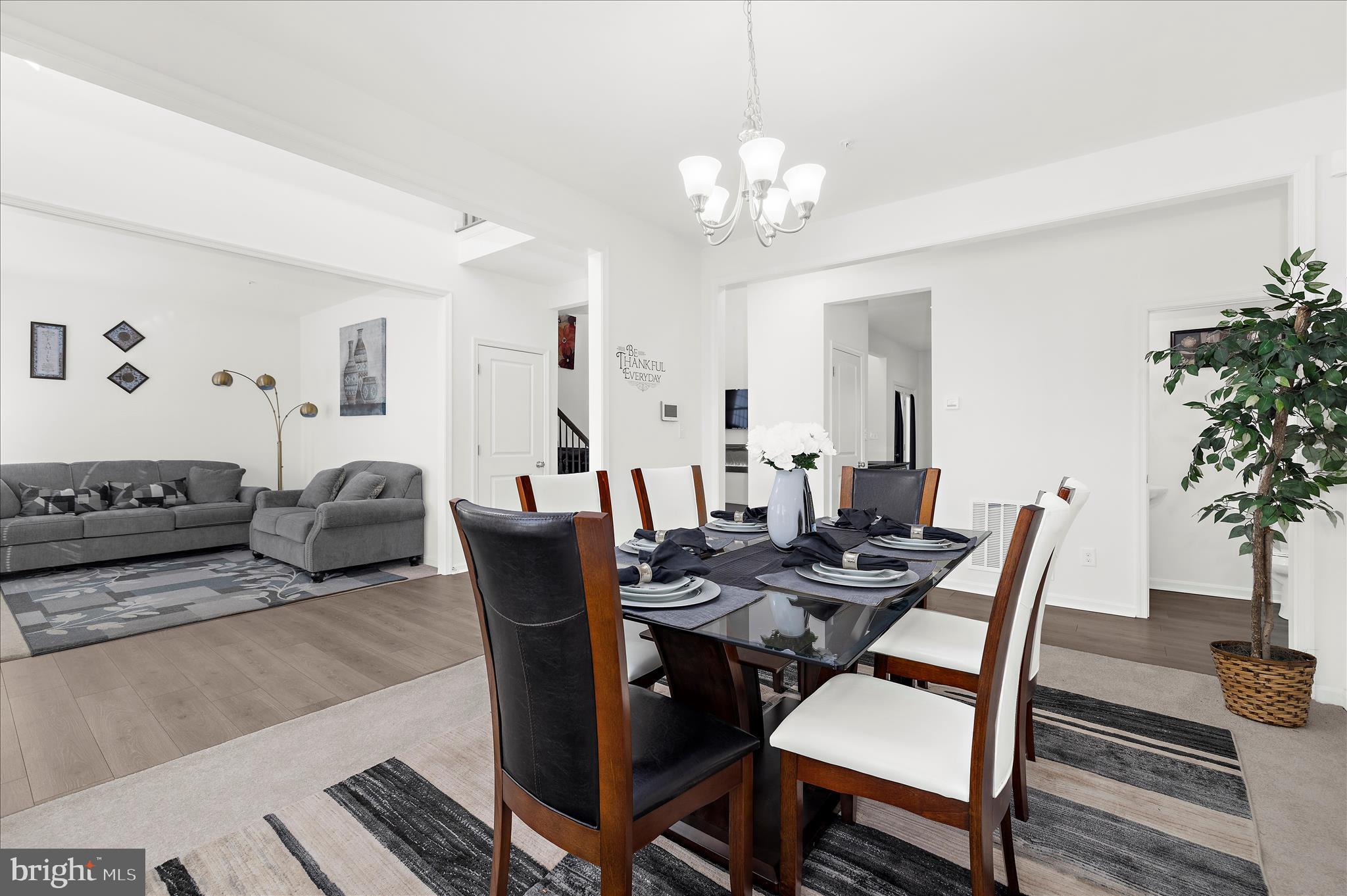 LONGBOAT ESTATES - Residential