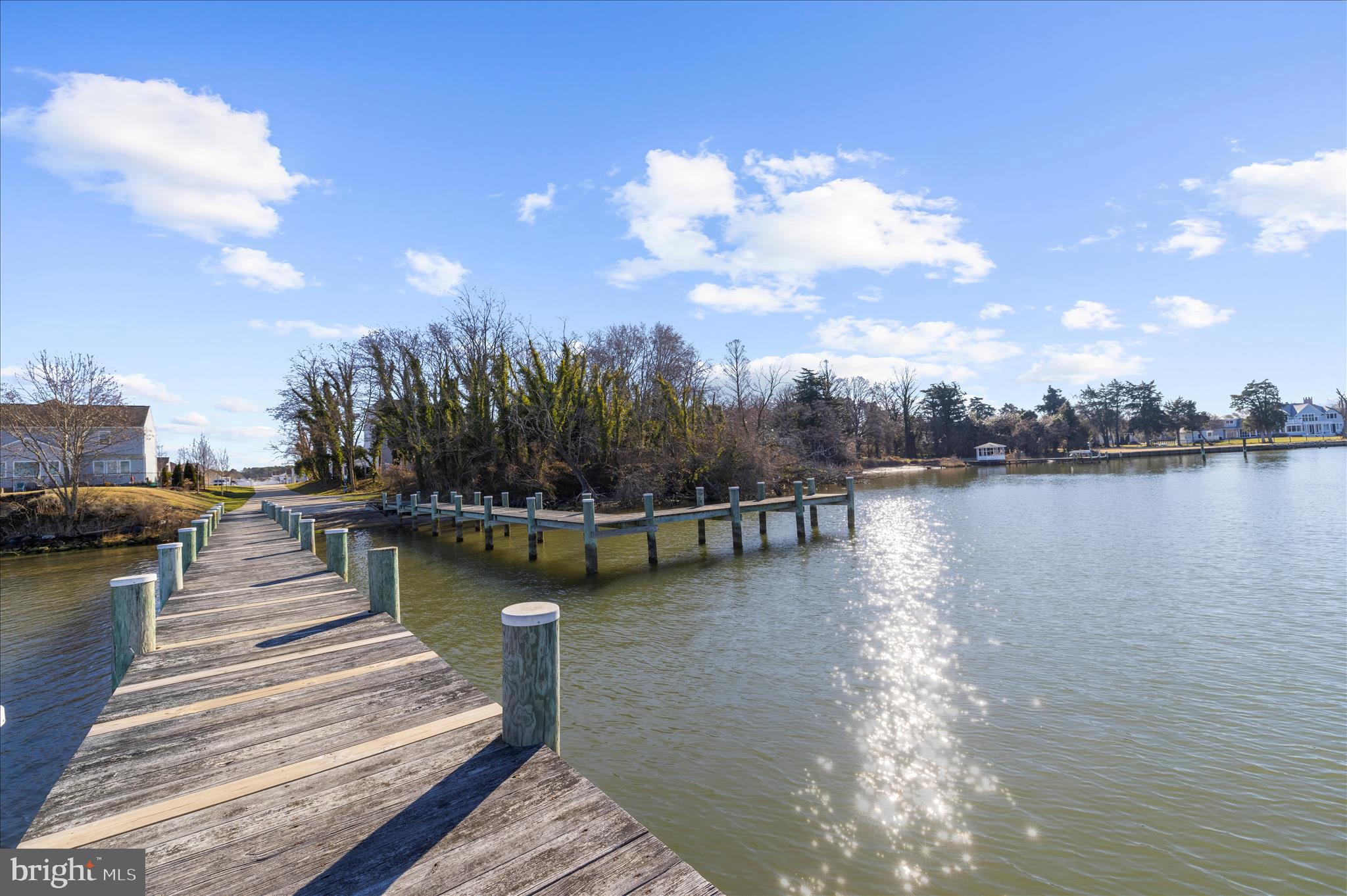 LONGBOAT ESTATES - Residential