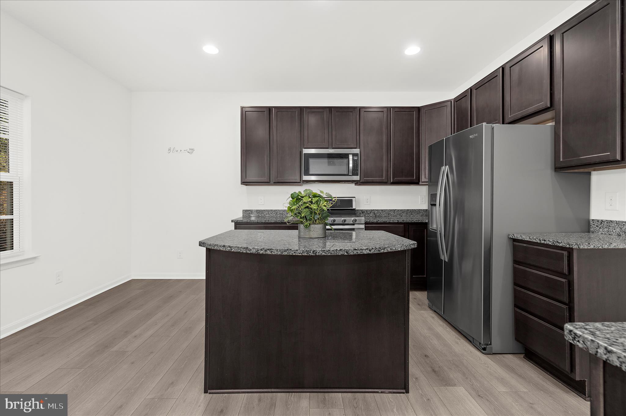 LONGBOAT ESTATES - Residential