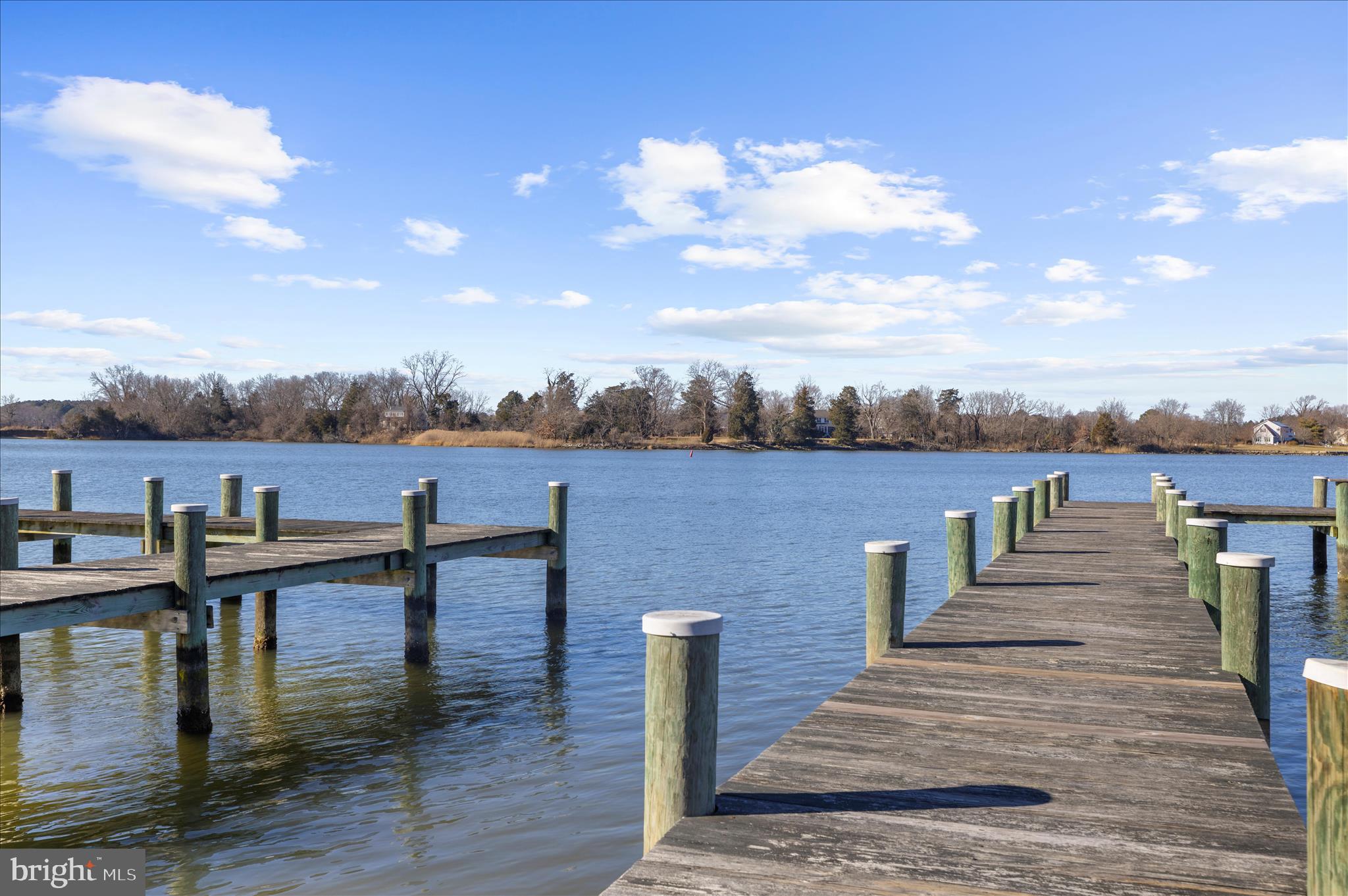 LONGBOAT ESTATES - Residential