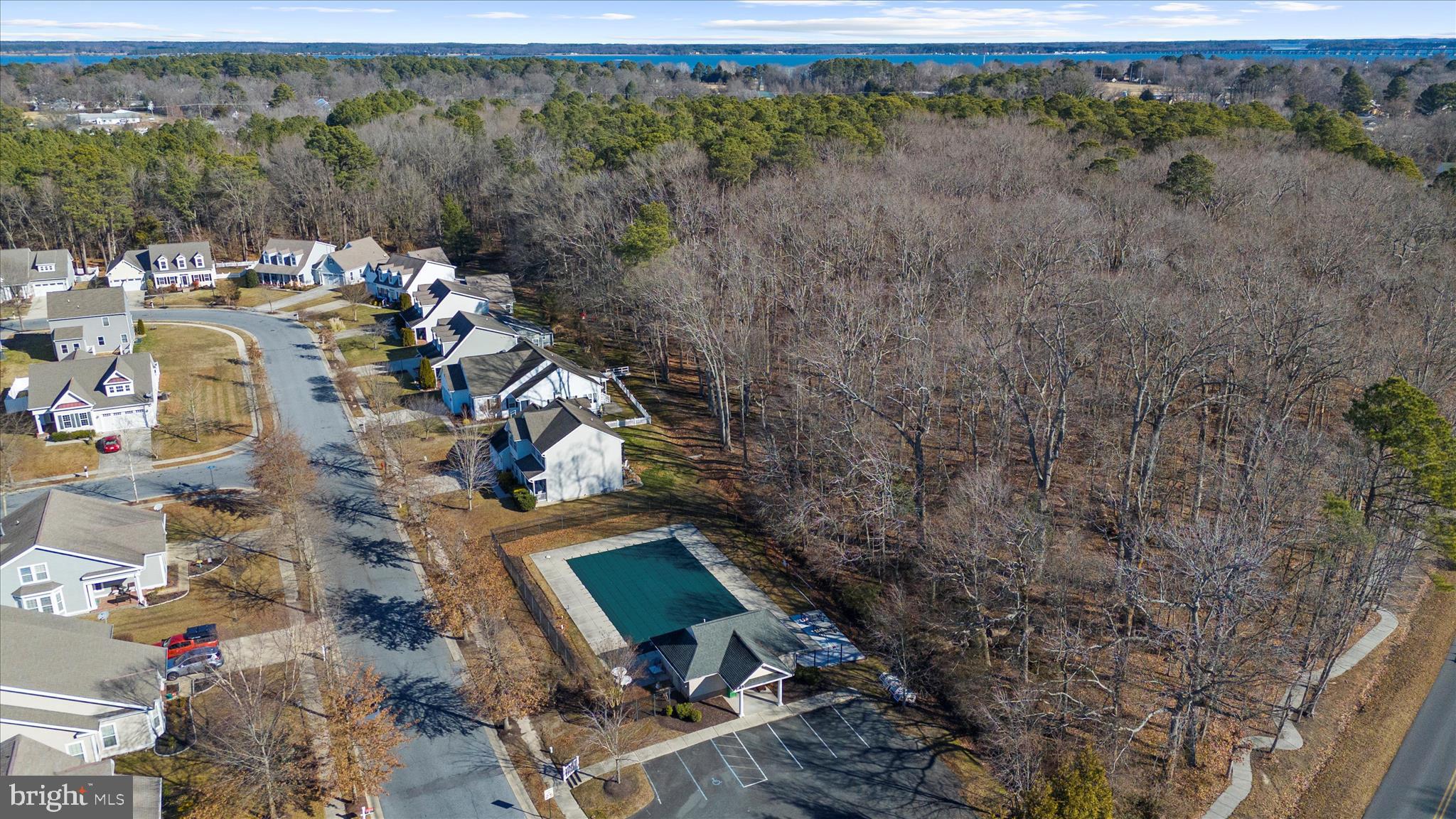 LONGBOAT ESTATES - Residential