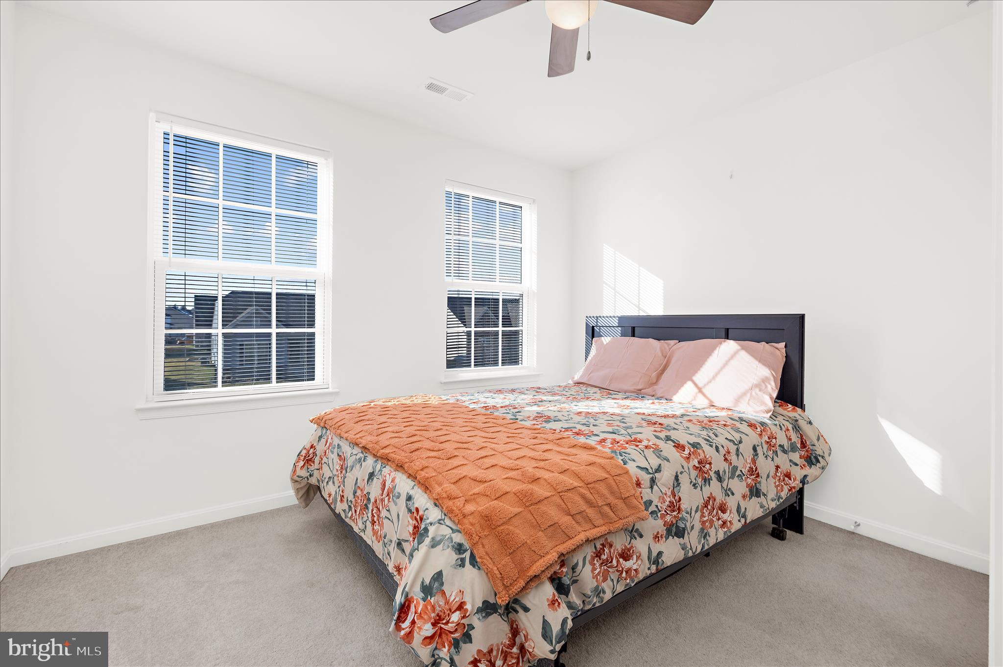 LONGBOAT ESTATES - Residential