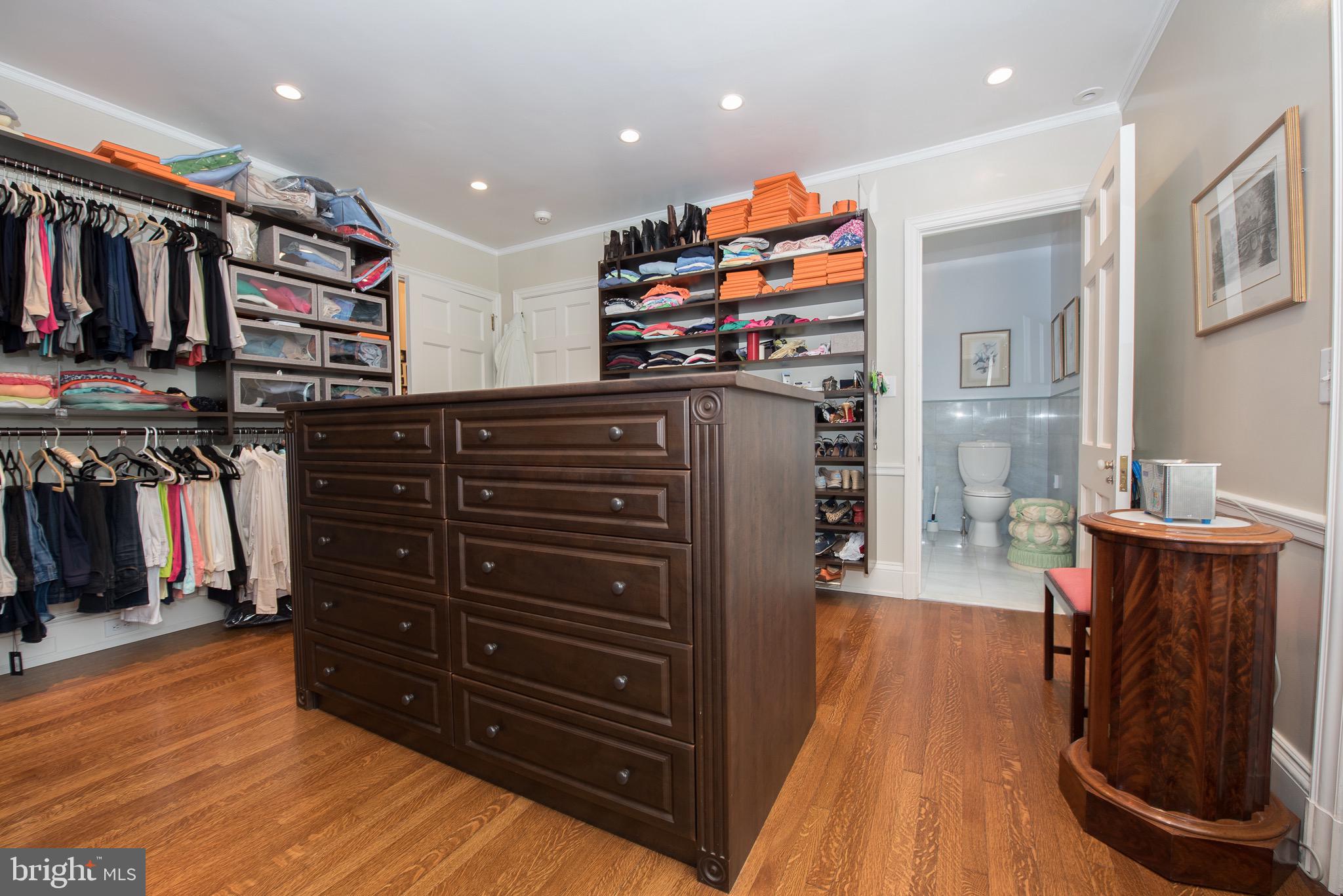 CHESTNUT HILL - Residential