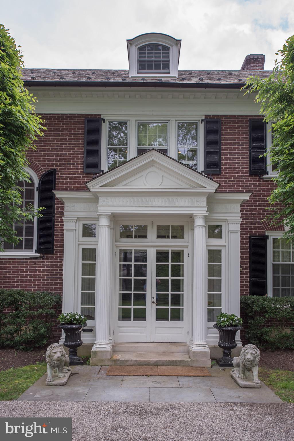 CHESTNUT HILL - Residential