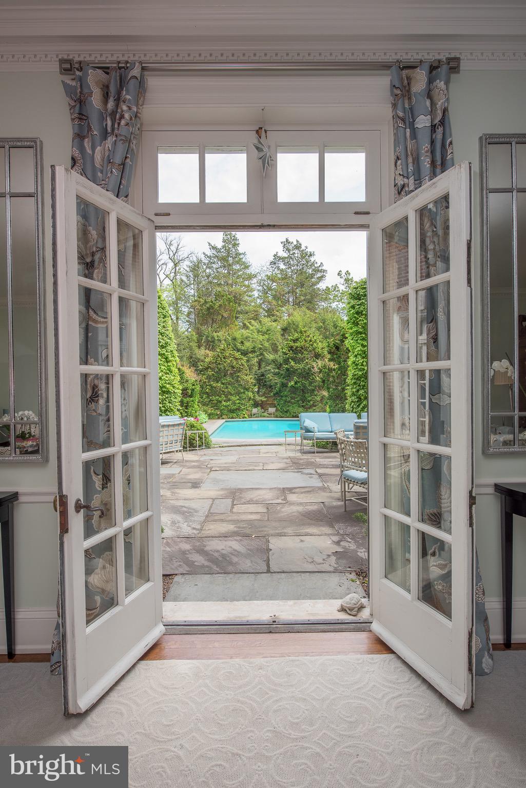 CHESTNUT HILL - Residential