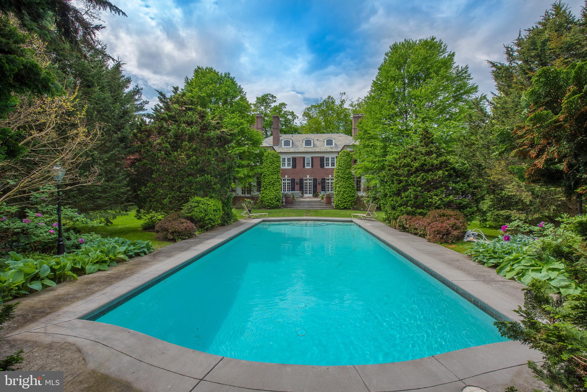 CHESTNUT HILL - Residential