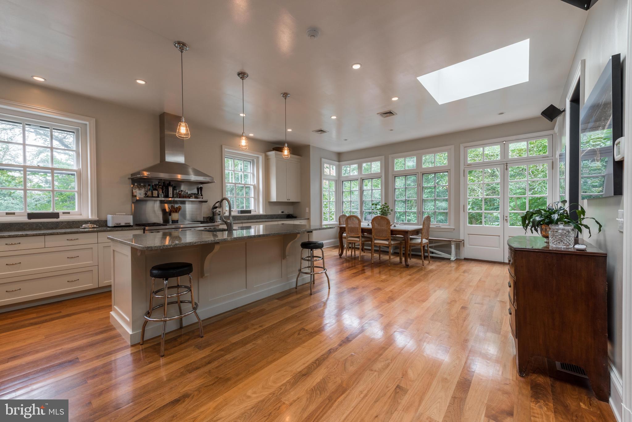 CHESTNUT HILL - Residential