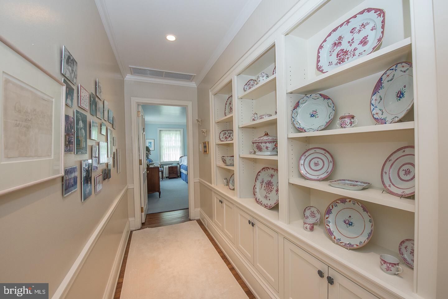 CHESTNUT HILL - Residential