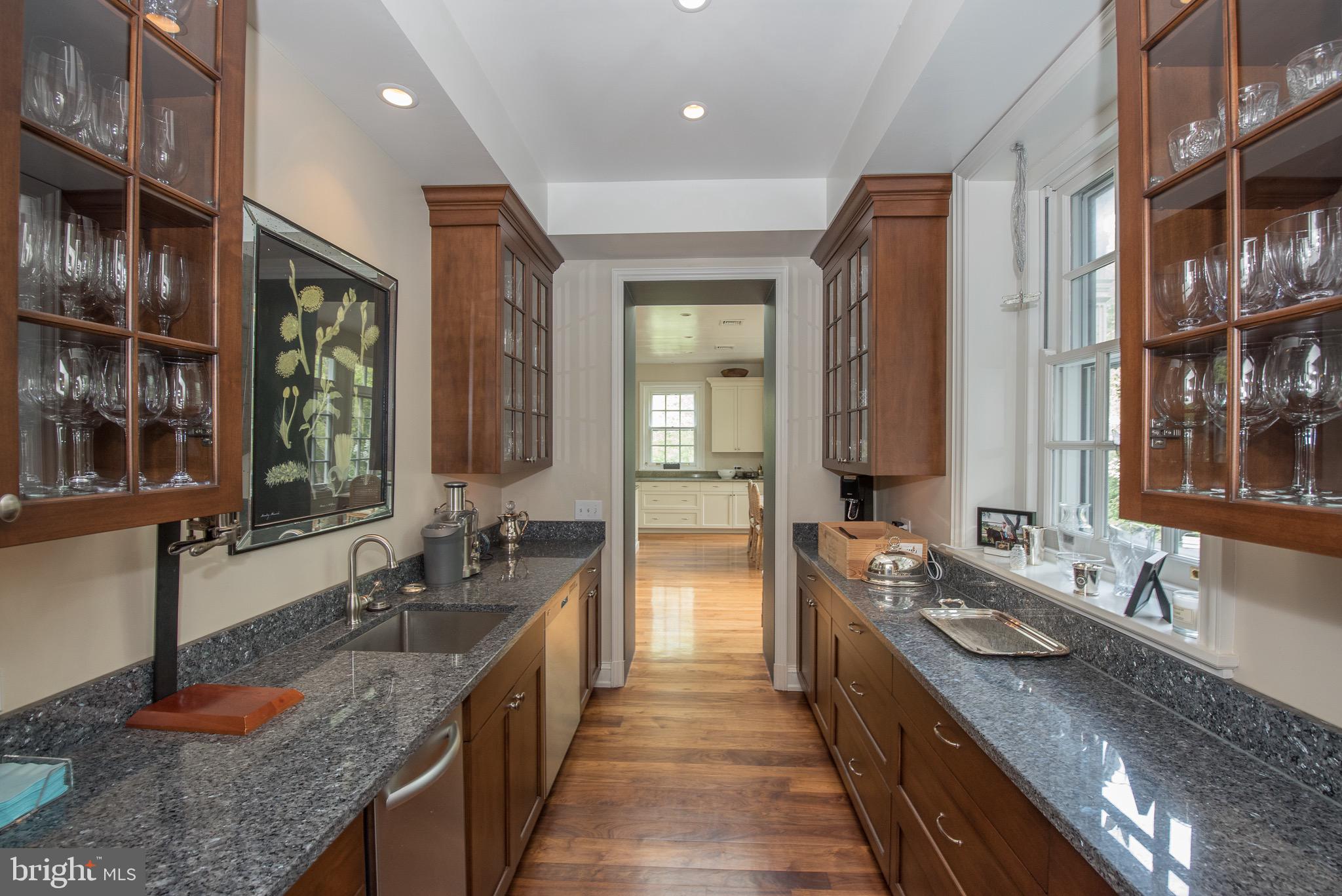 CHESTNUT HILL - Residential