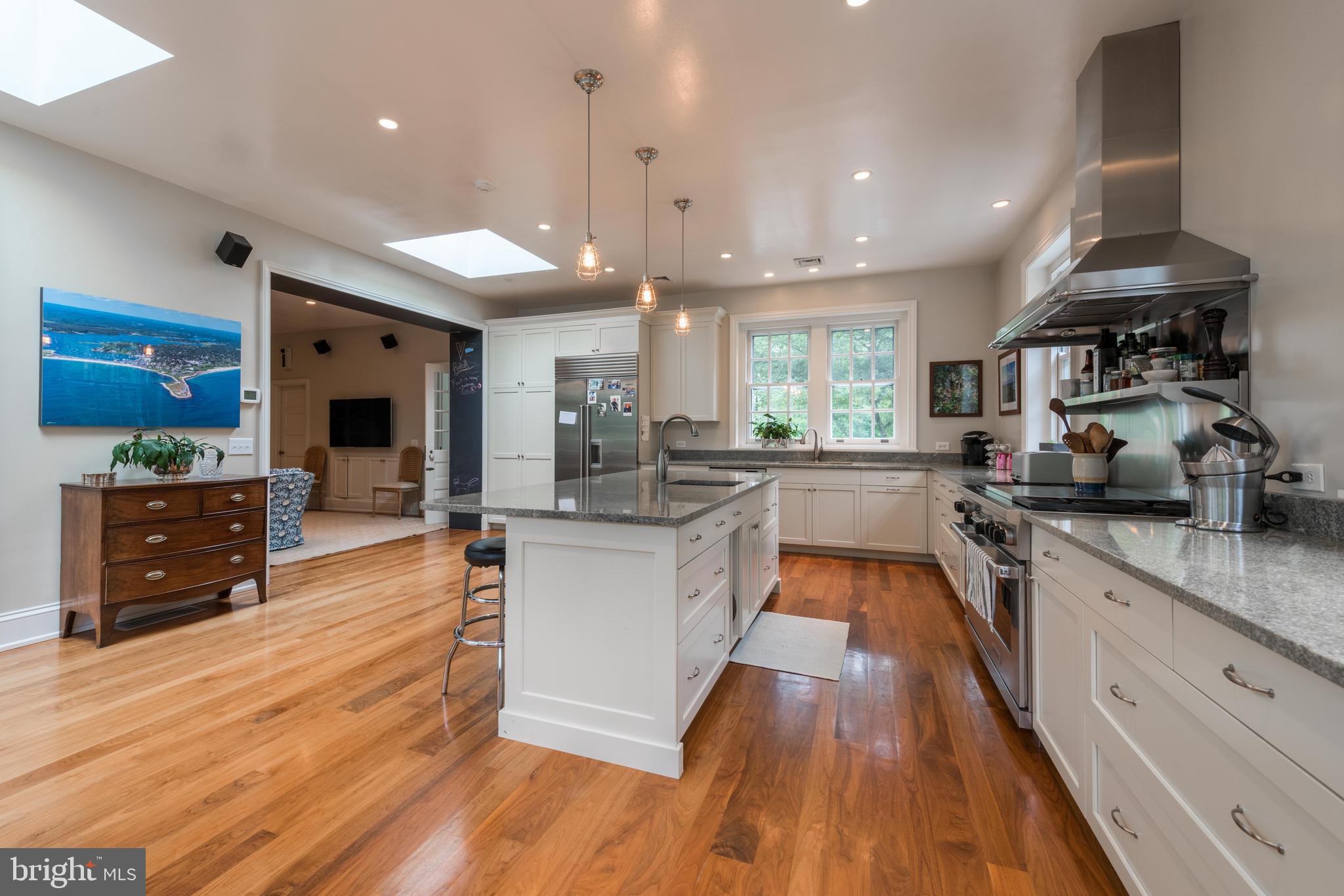 CHESTNUT HILL - Residential