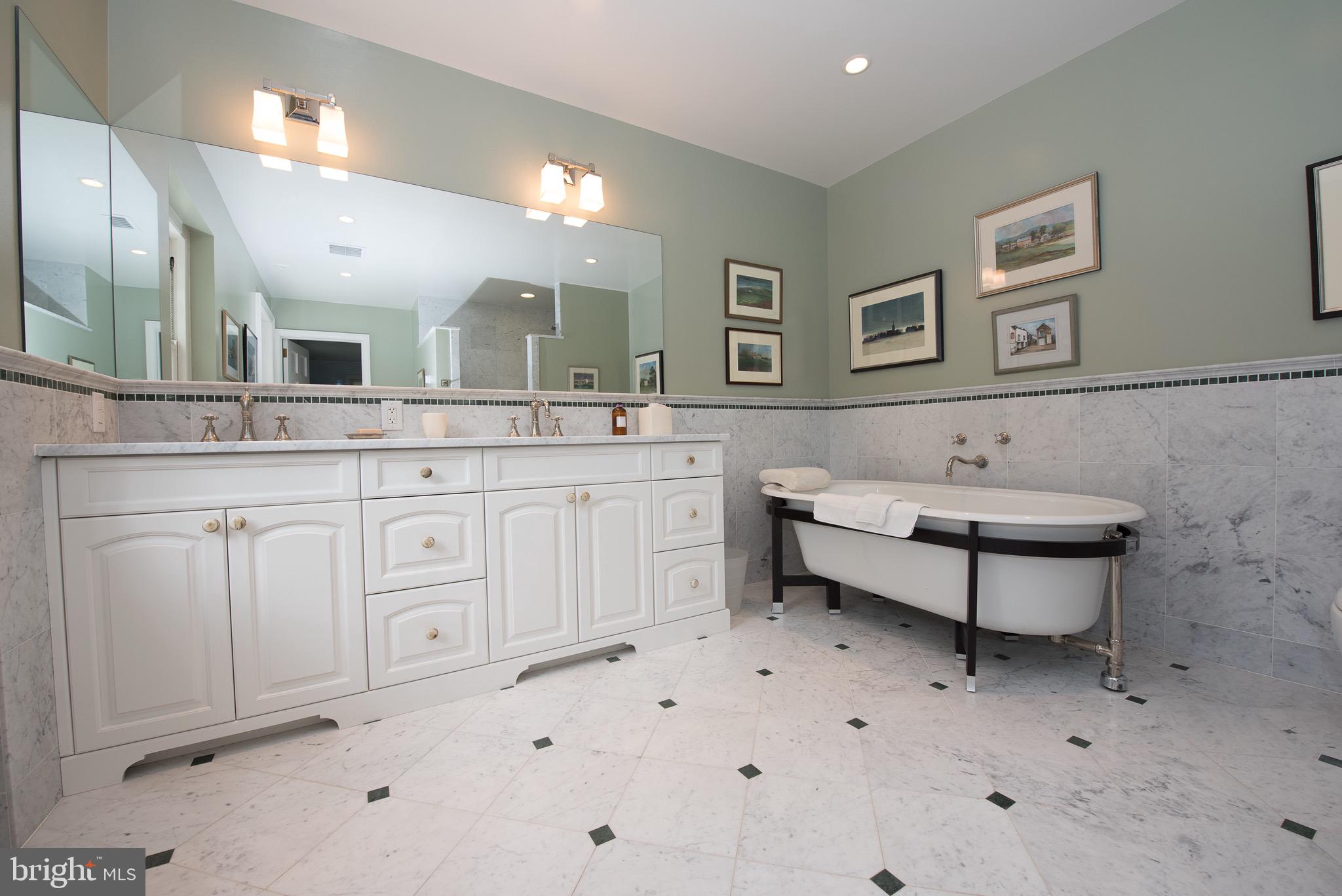 CHESTNUT HILL - Residential