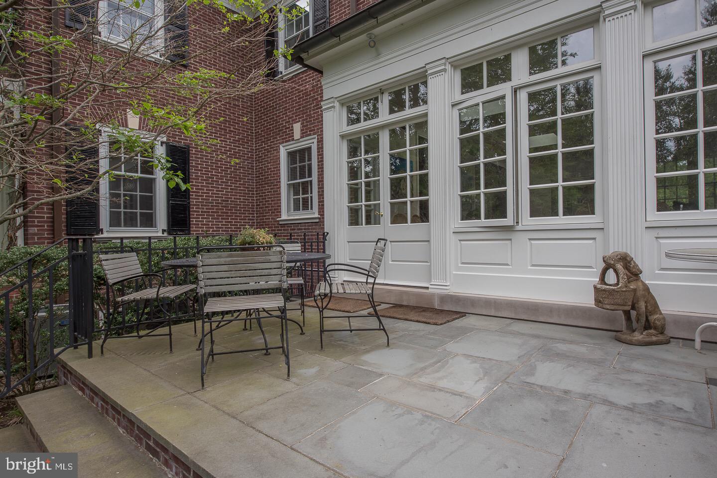 CHESTNUT HILL - Residential