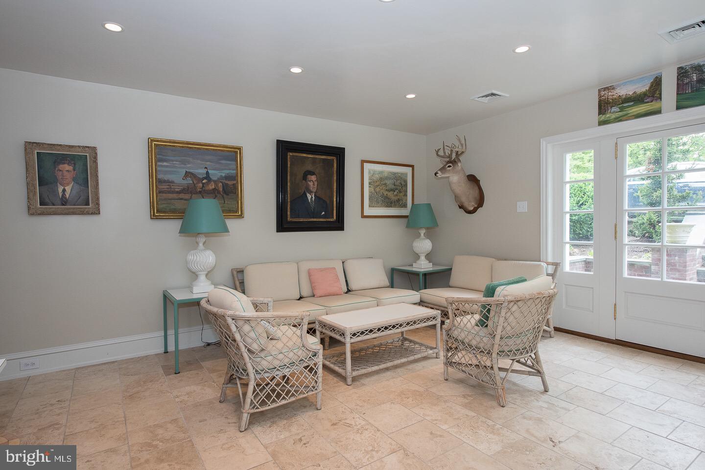 CHESTNUT HILL - Residential