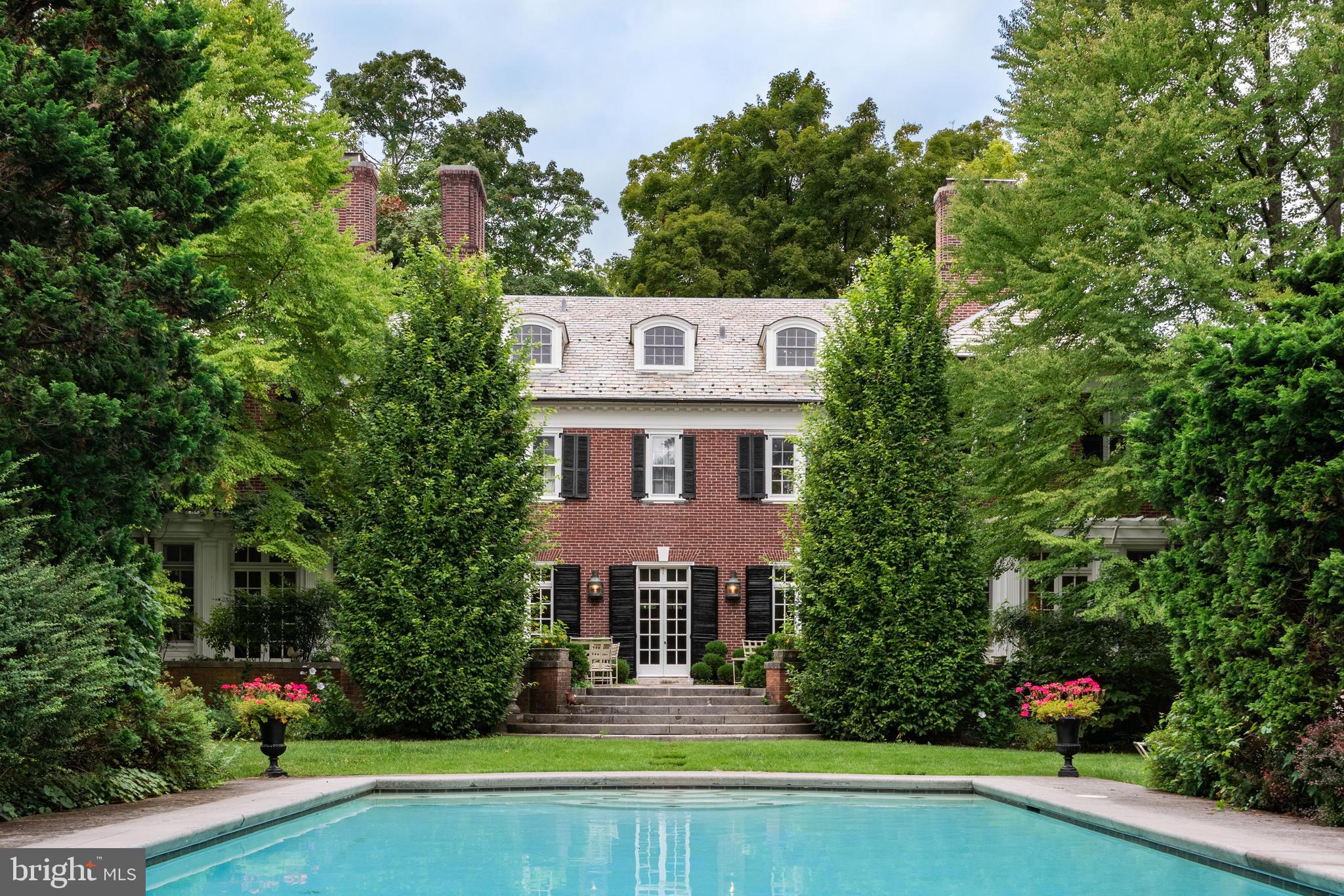 CHESTNUT HILL - Residential