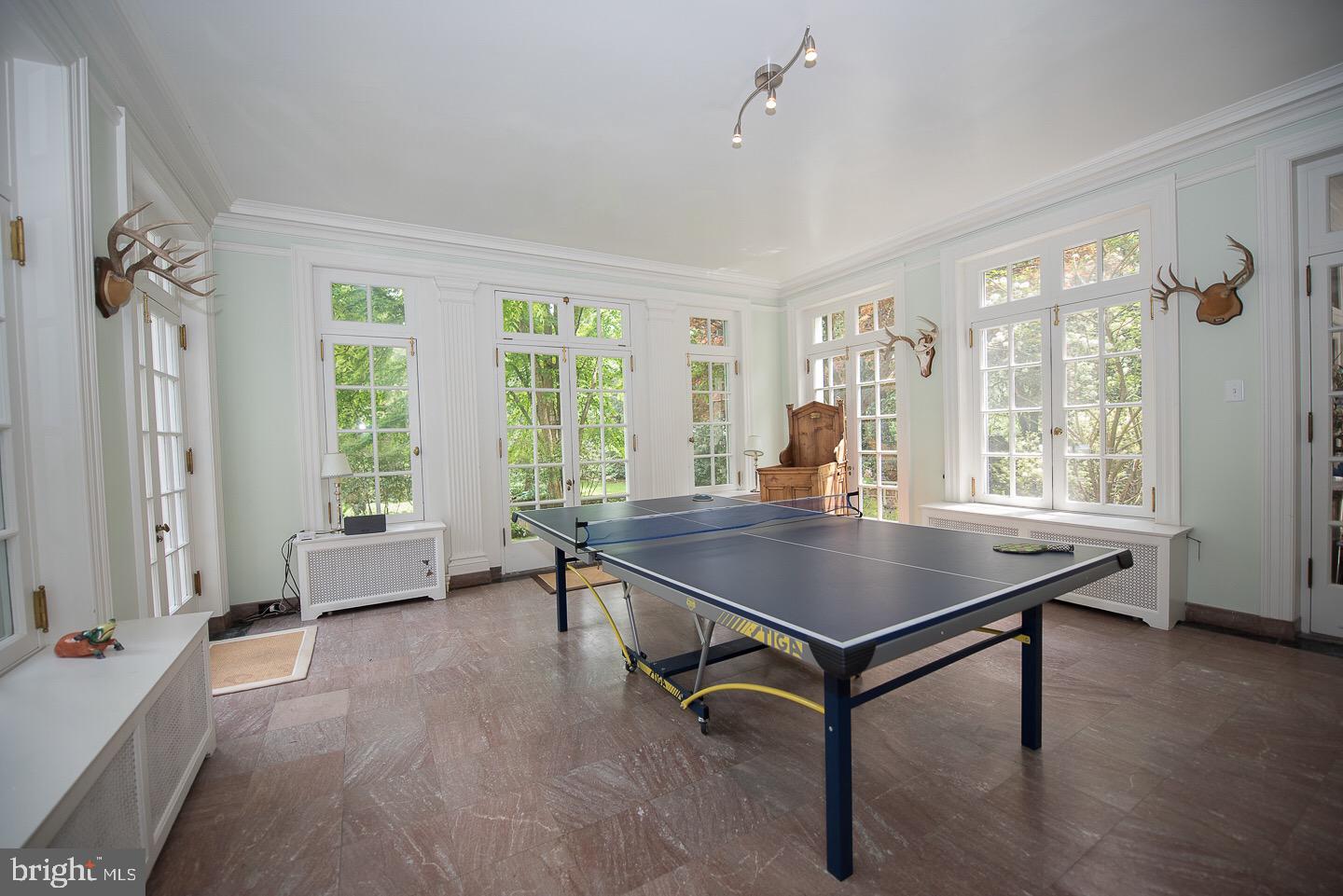 CHESTNUT HILL - Residential